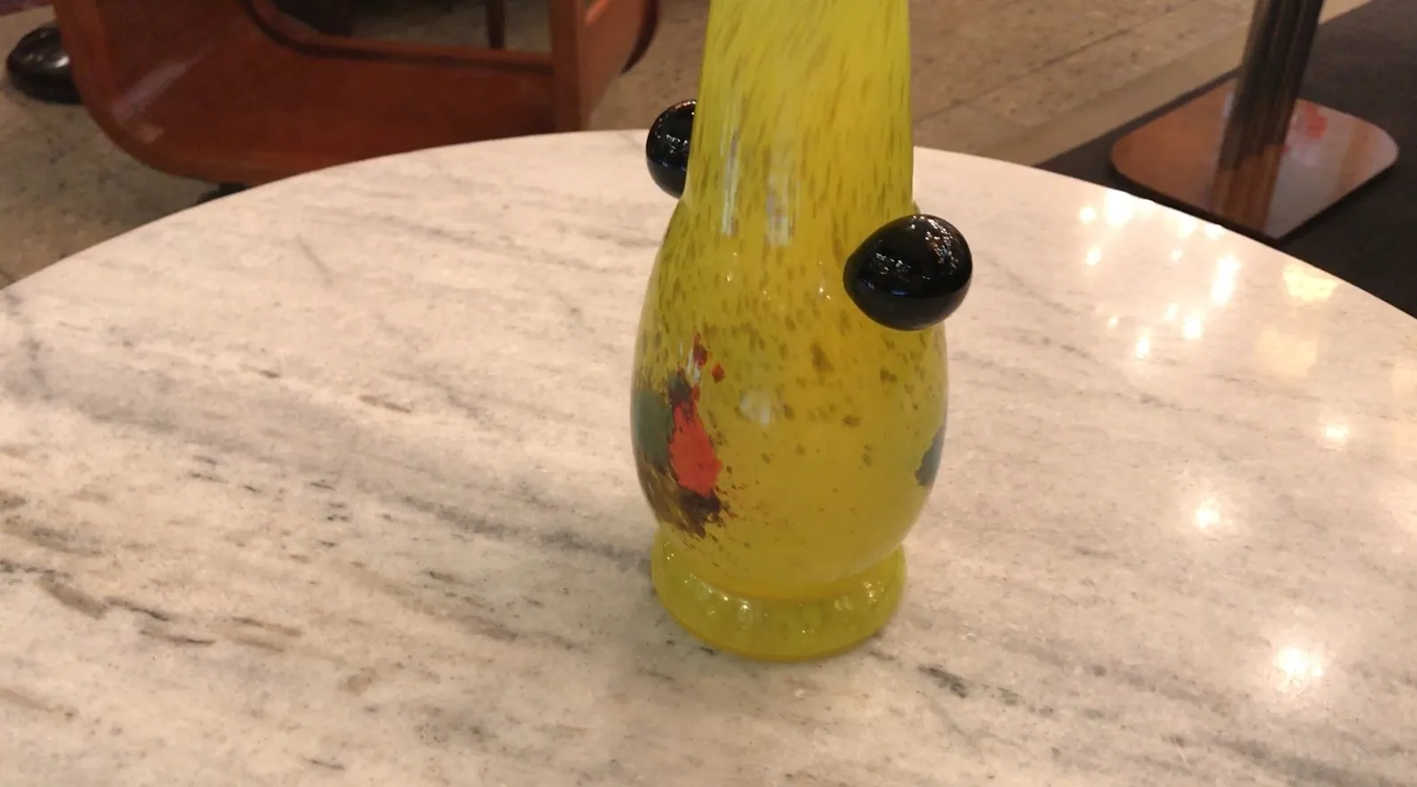 antiguo vidrio amarillo firmado de schneider con detalles