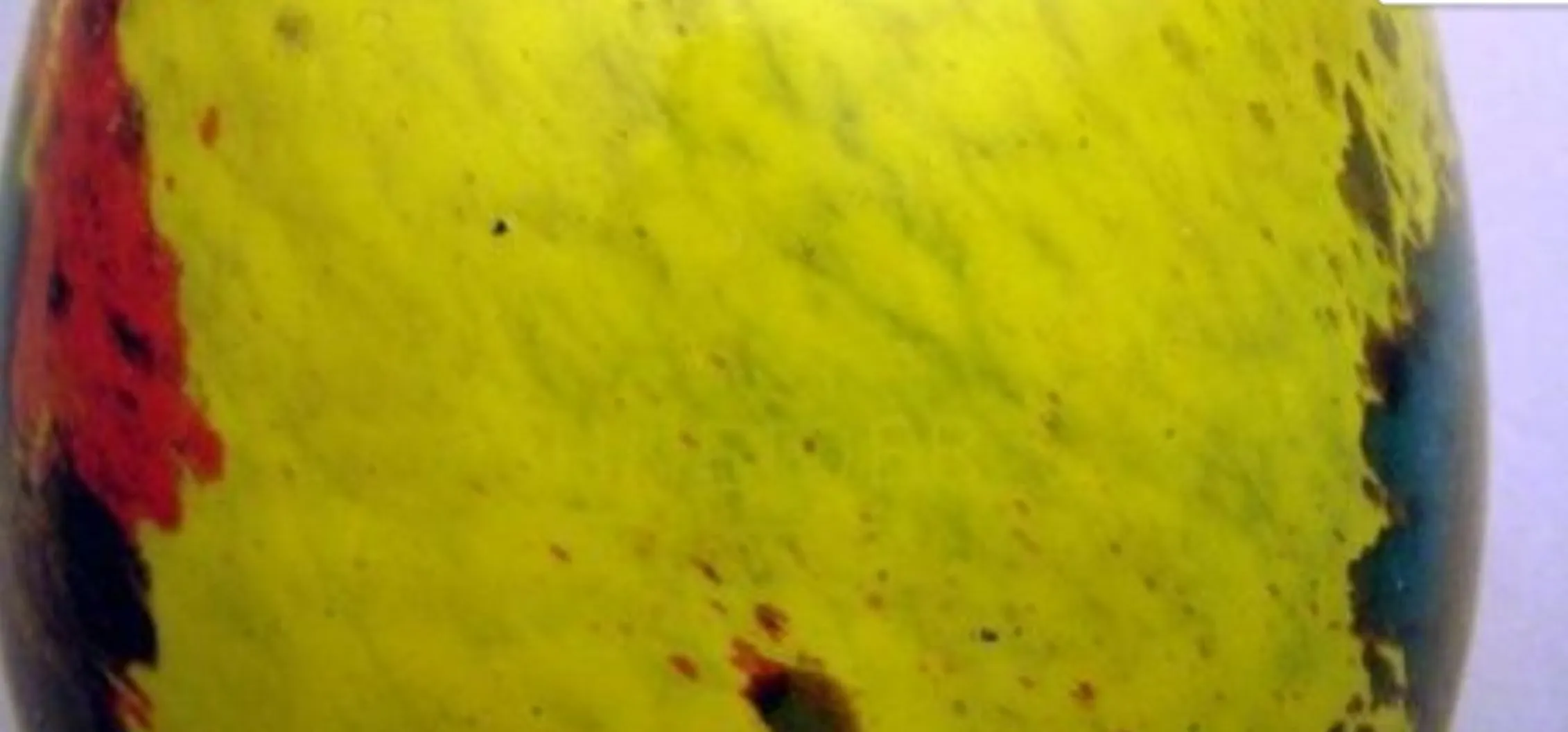 Antikes signiertes Glas Schneider mit leuchtenden Farben