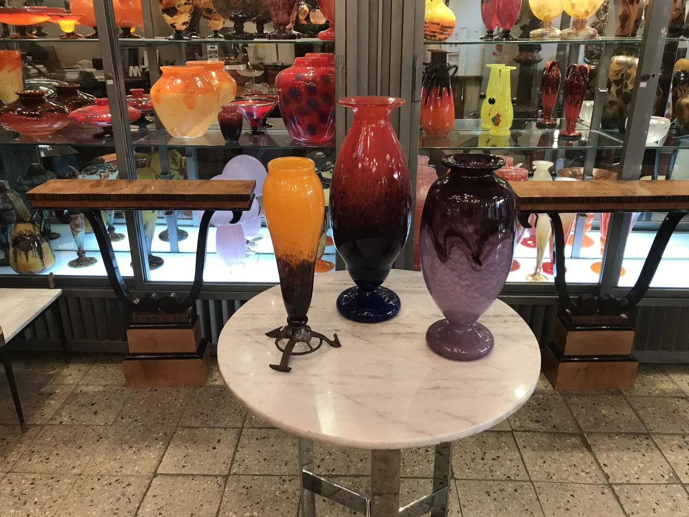 Vetro firmato Schneider di design antiquato e colorato, decorativo