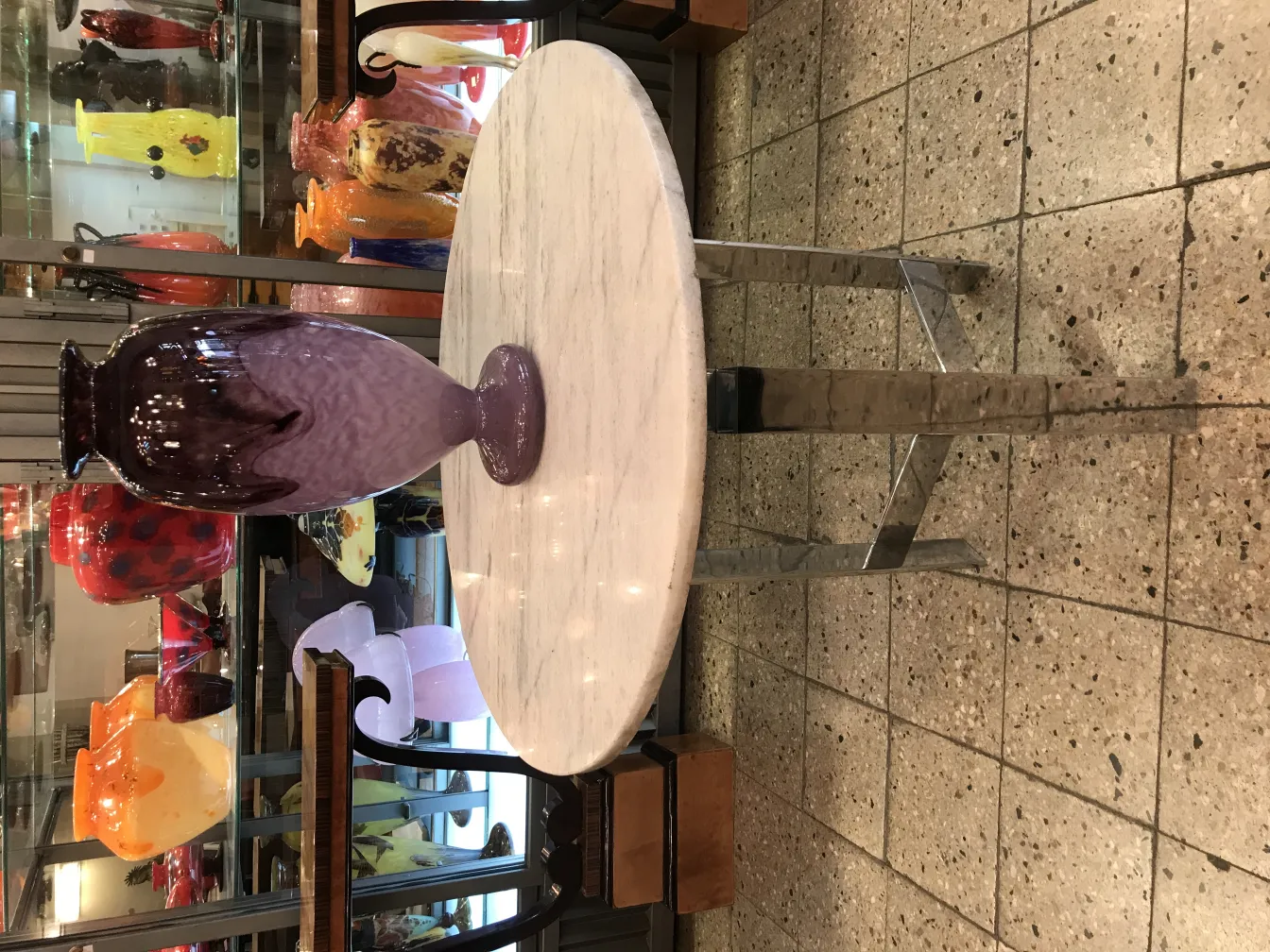 vaso de vidro assinado em tons de roxo, decoração antiga