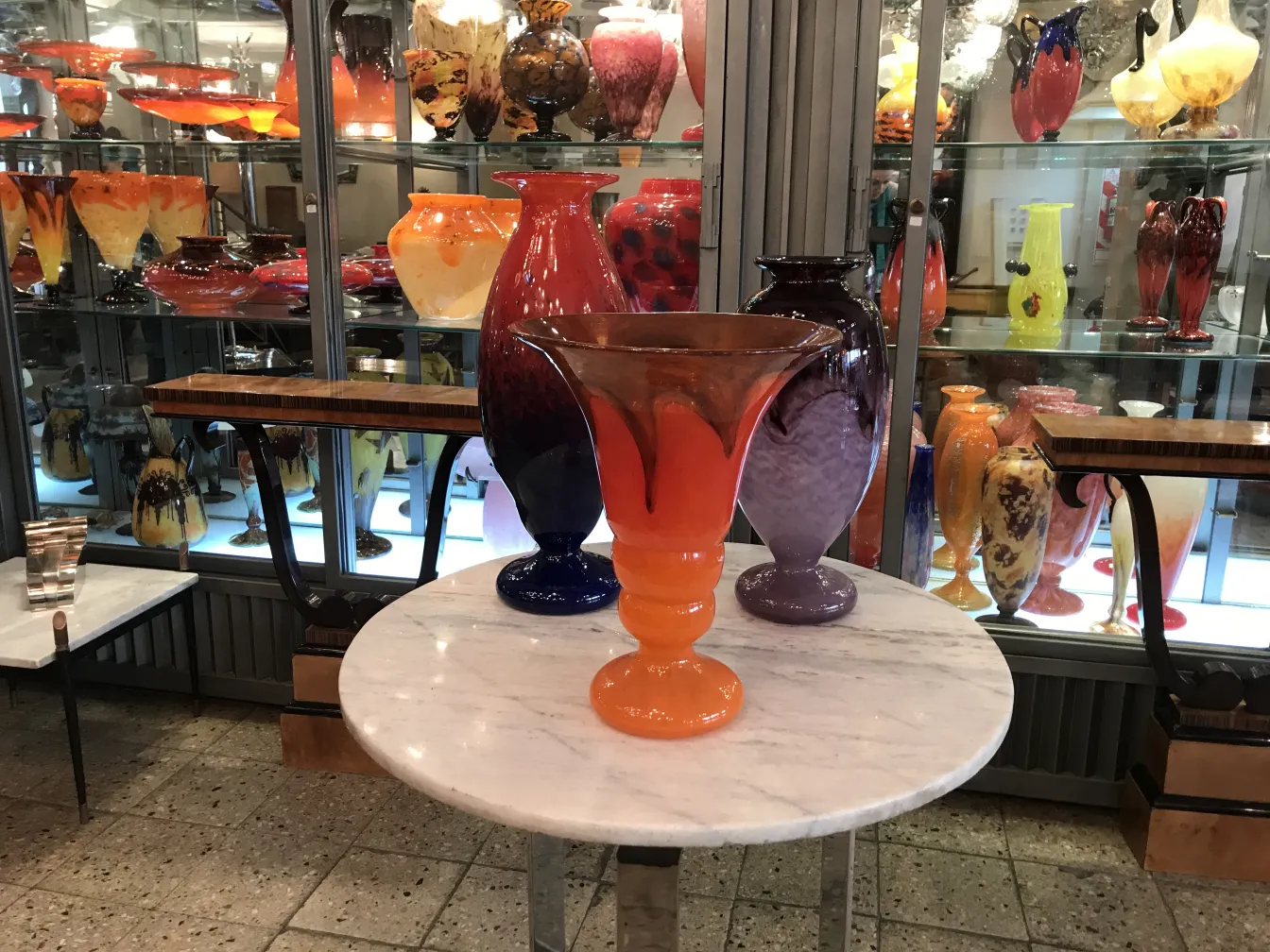 古董签名玻璃Schneider，配有多彩设计