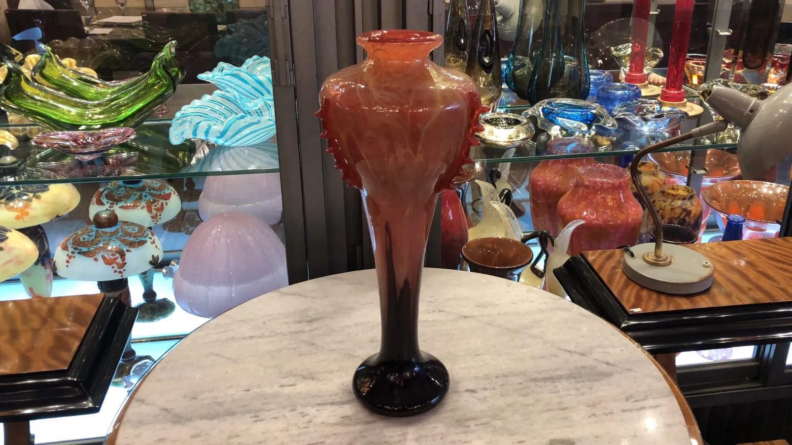 vase décoratif en verre signé par schneider, tons chauds