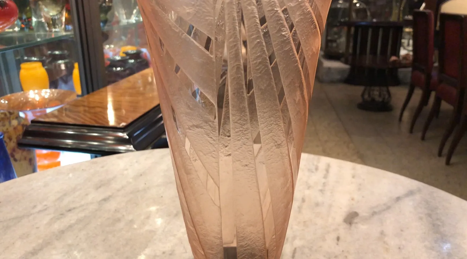 антикварное стекло с полосатым узором и подписью