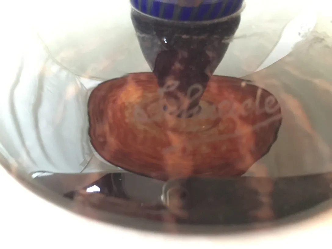 Verre ancien signé Schneider, couleur ambre avec fond clair