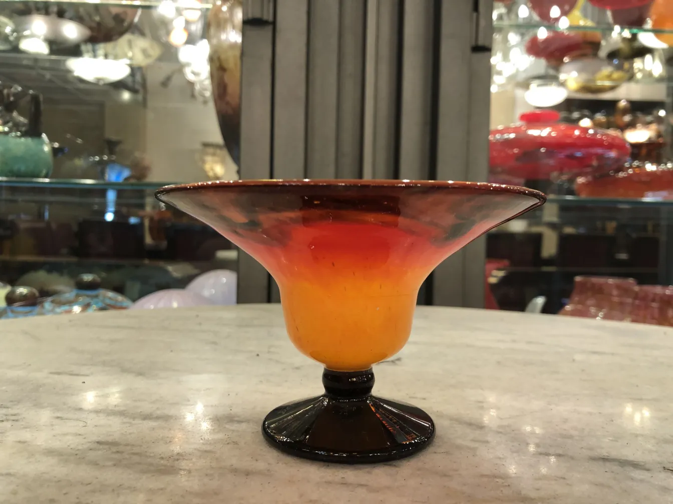 schneider dwara hastaksharit glass, narangi aur kale rang