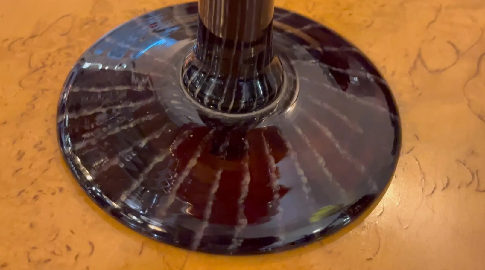 verre antique signé par schneider, base décorative