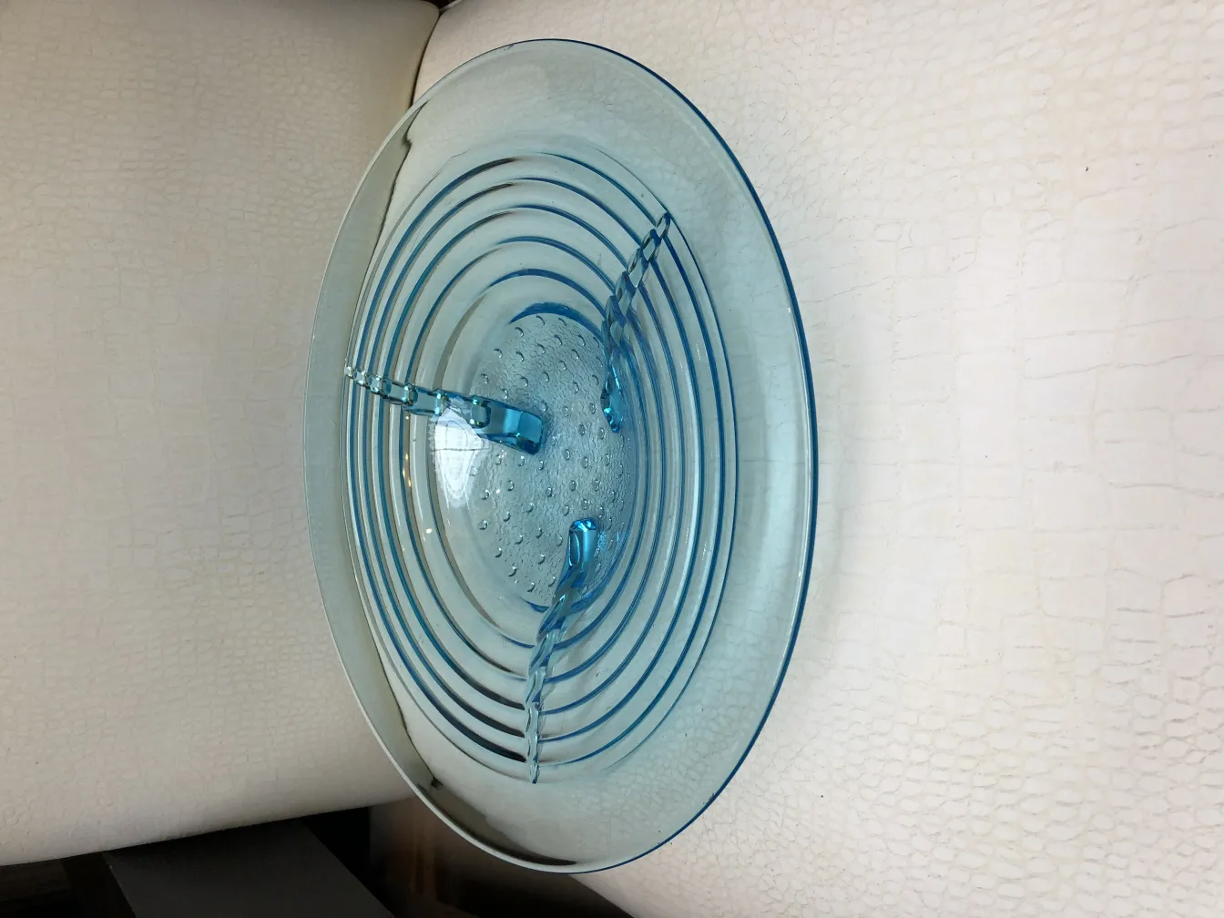 blauer antiker teller mit kreisdesign aus murano glas