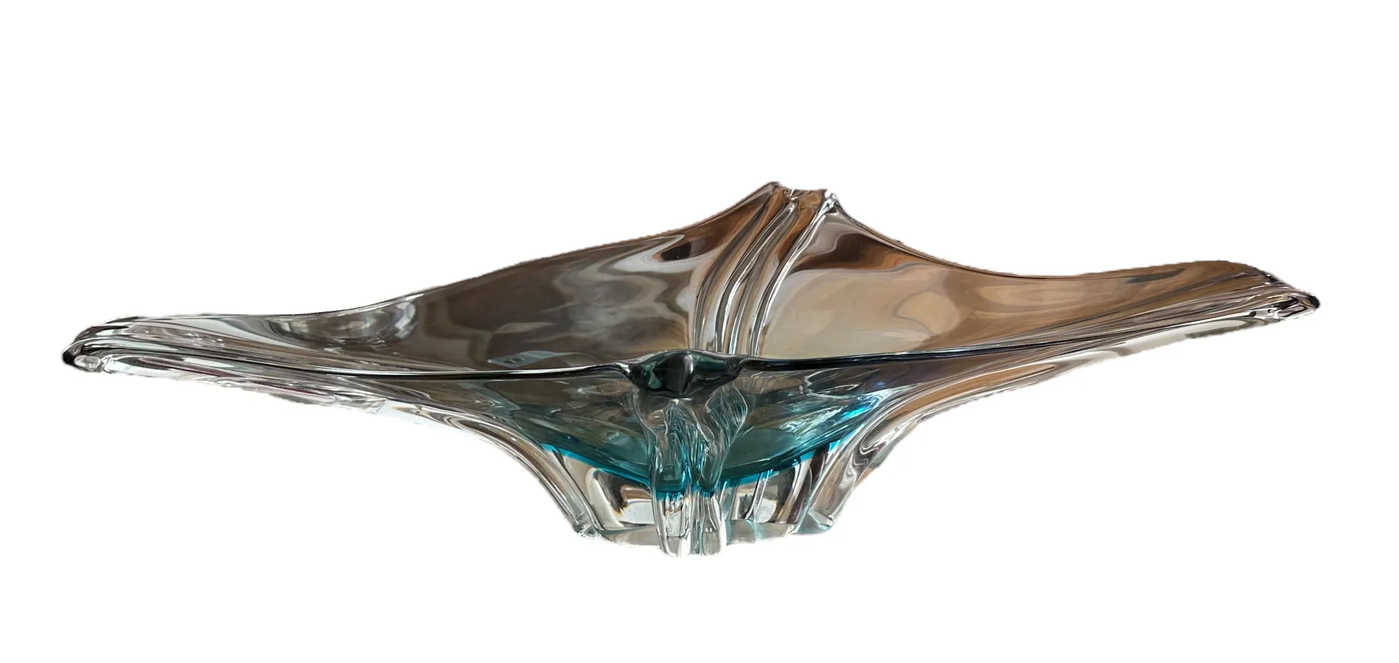 bol de cristal de murano avec des formes douces et des lignes fluides dans des teintes claires