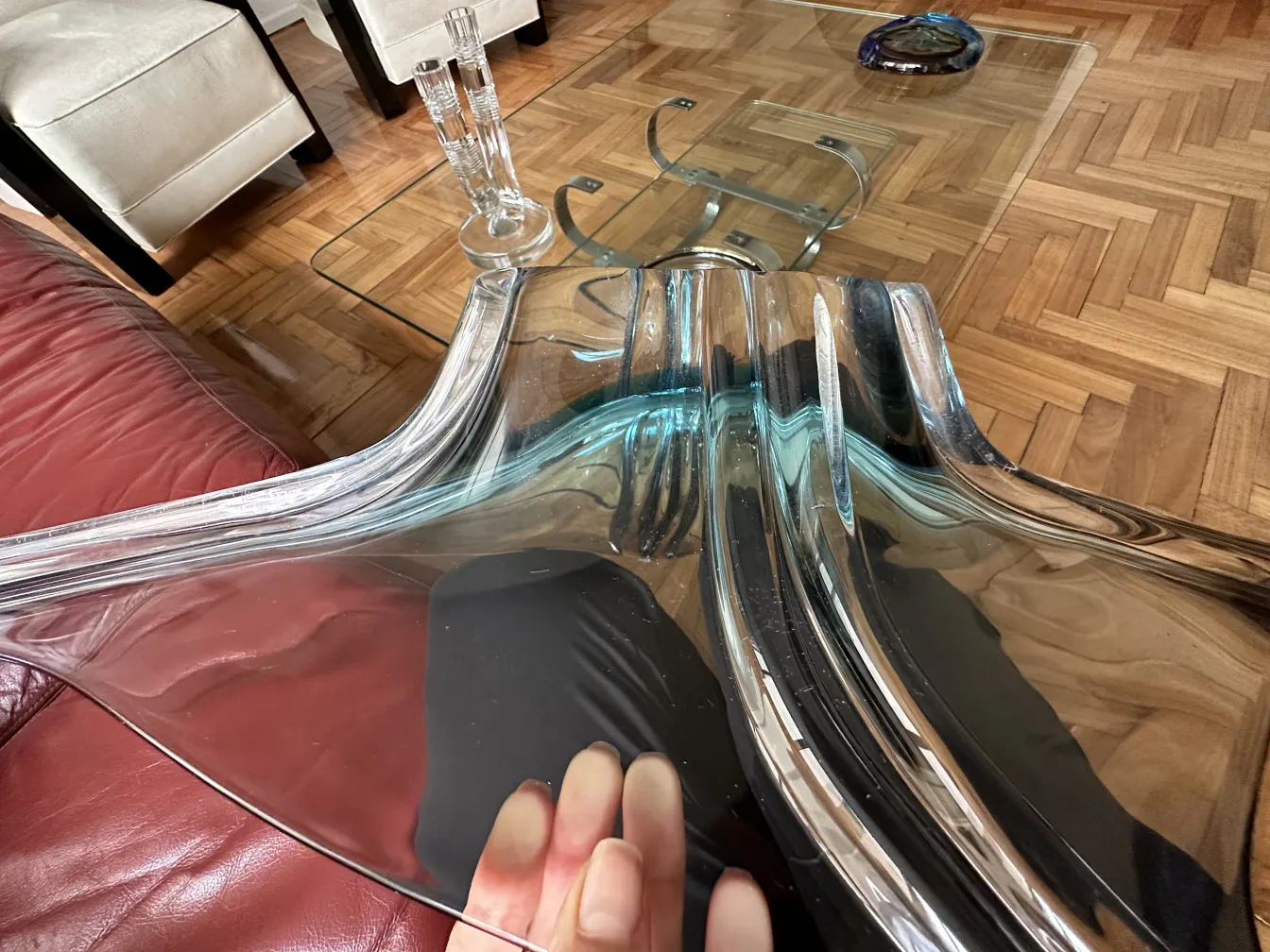 schönes murano-glas mit einzigartigen Formen in gemütlicher Umgebung