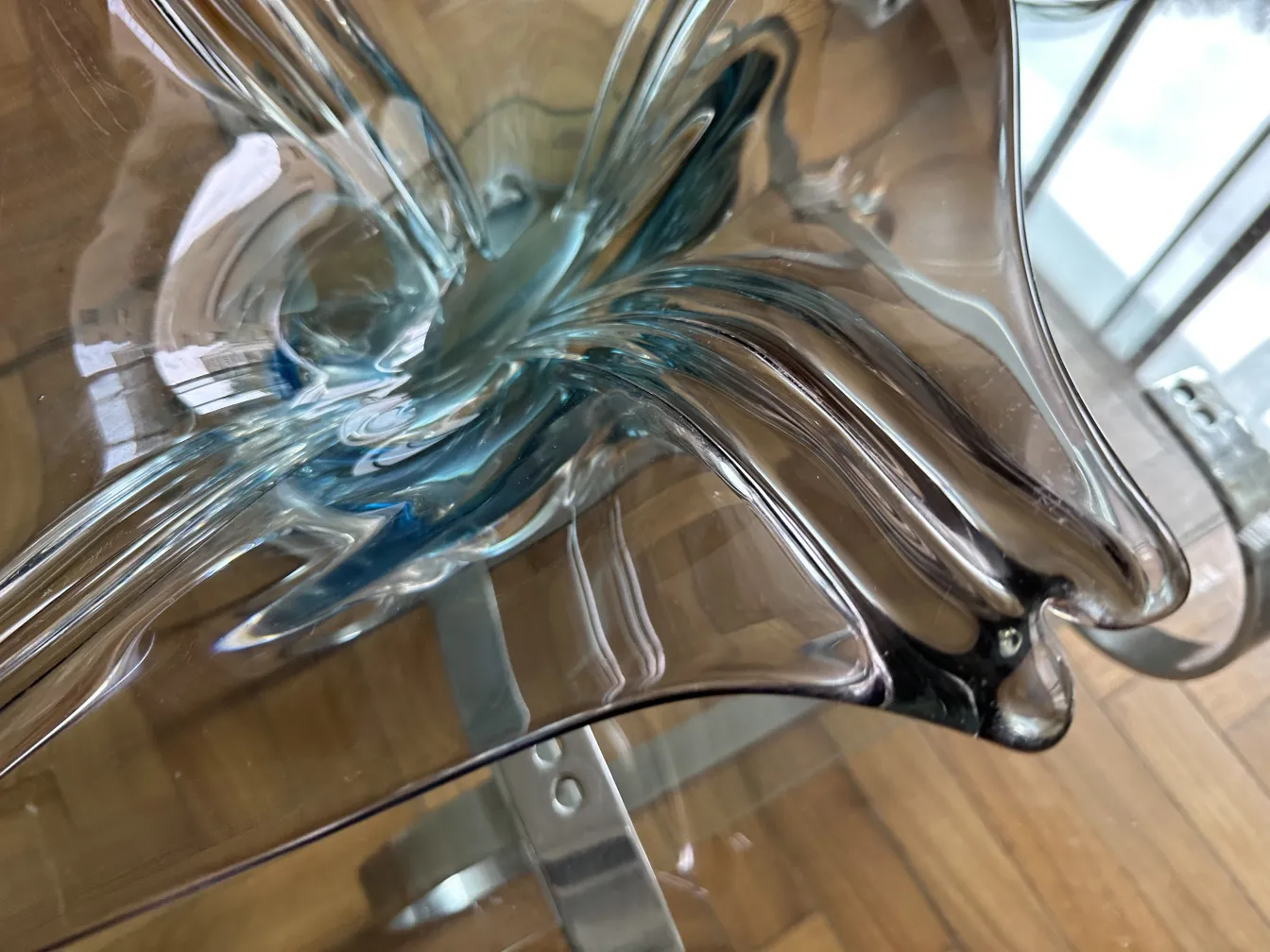 Antiquité avec des formes élégantes et des couleurs douces en cristal de Murano