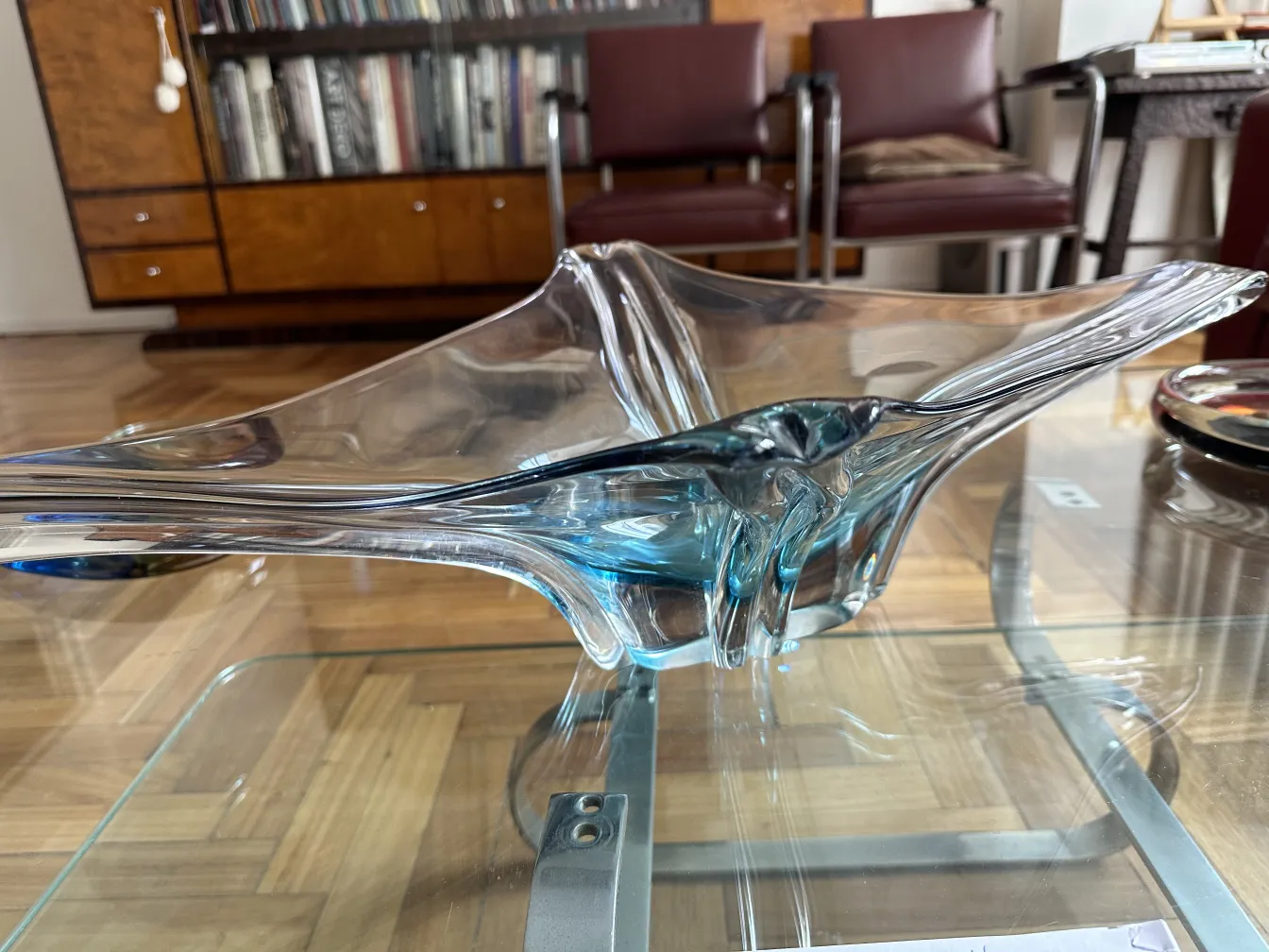 schönes murano-glas in blau und klar, mit künstlerischem design