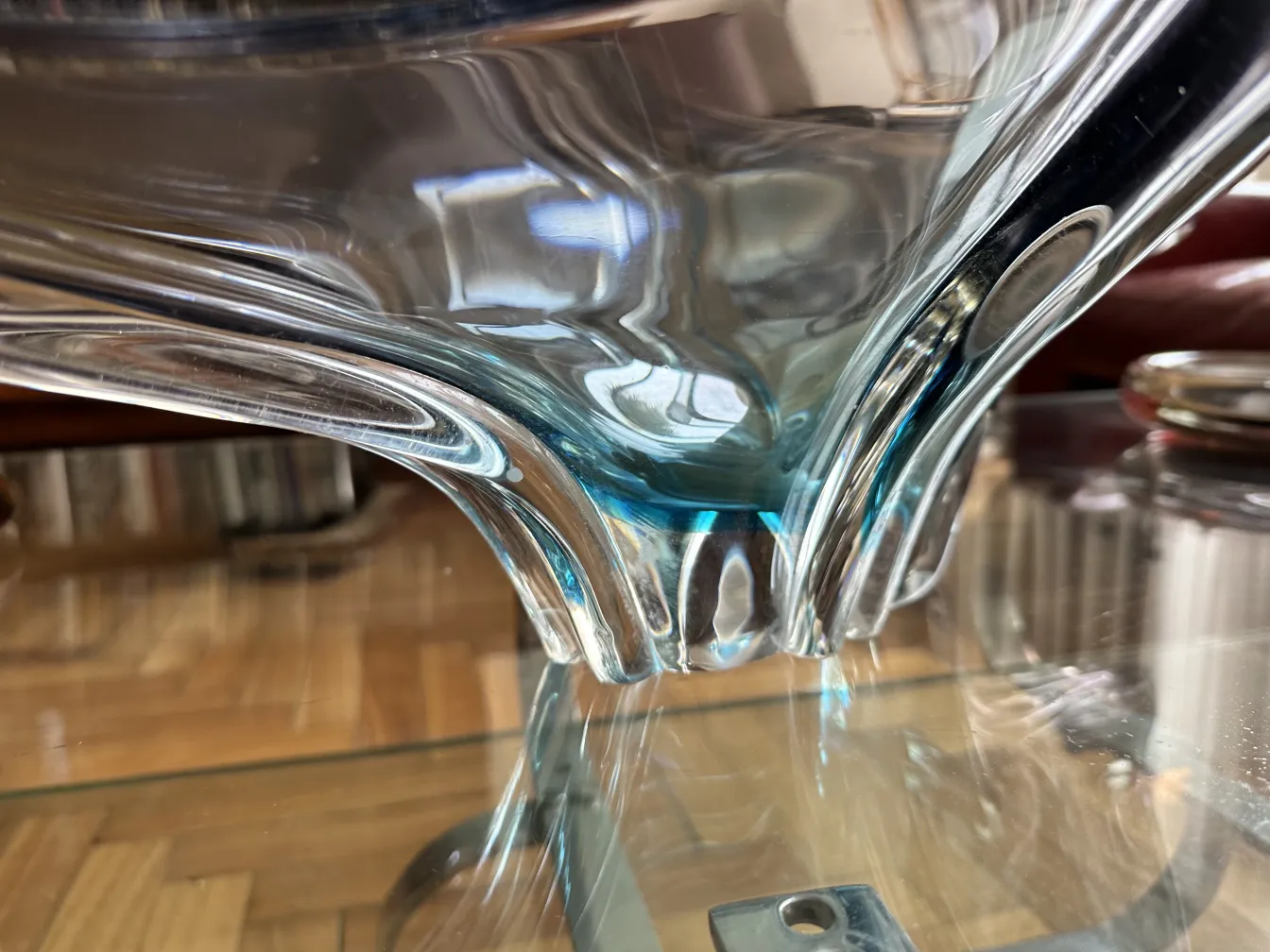 Antikes Murano-Glas mit eleganten Formen, blaue Dekoration