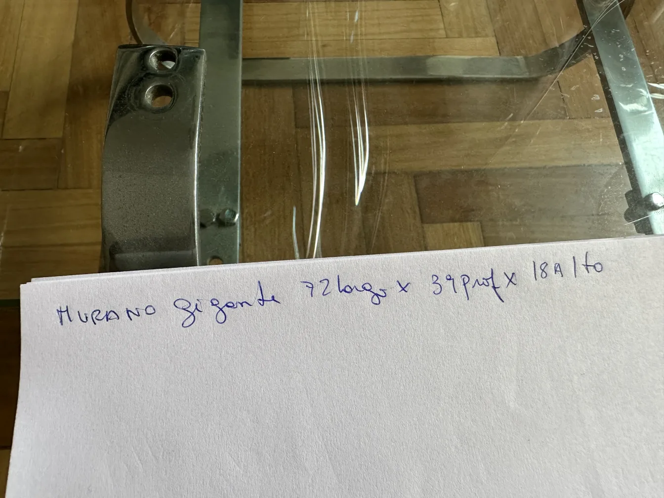 बड़ा मुरानो कांच जो चमकदार और सुरुचिपूर्ण आकार