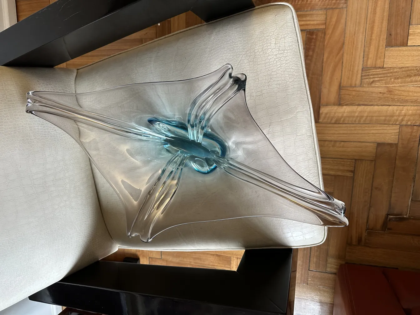 vaso antigo de cristal de murano com forma e cor únicas