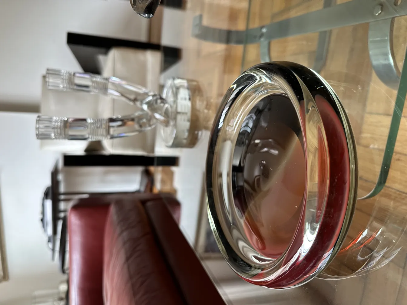 esfera en cristal de murano con tonos rojos y negros, decorativa