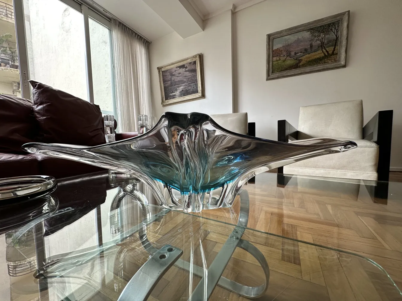 Lindo cristal de Murano antigo com tons azuis e detalhes únicos, perfeito para decoração.