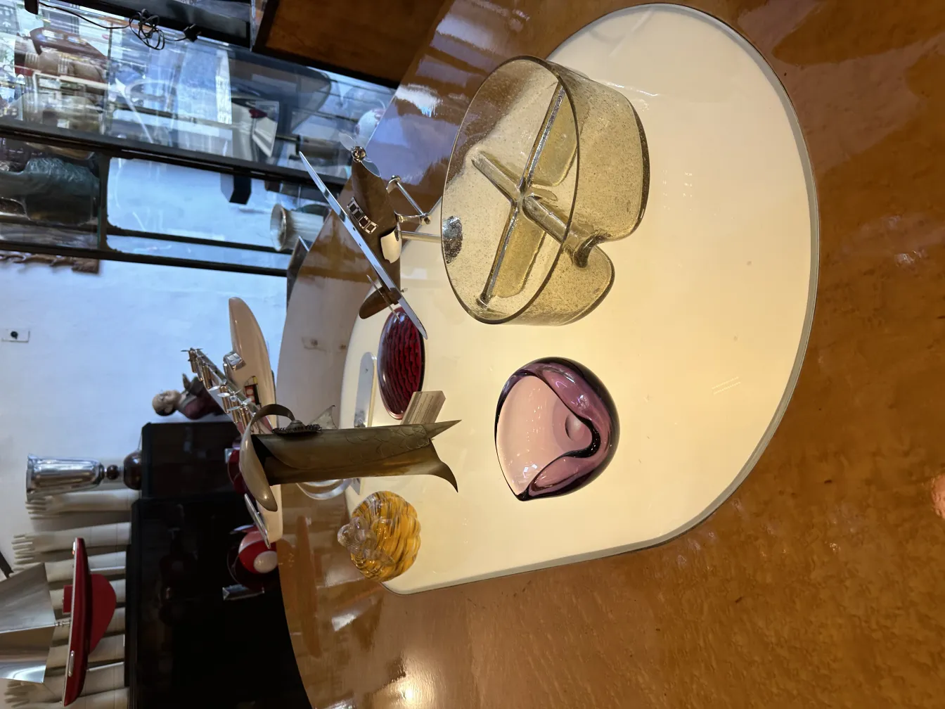 Vaso de cristal de Murano em tons dourados e rosa, decorativo.