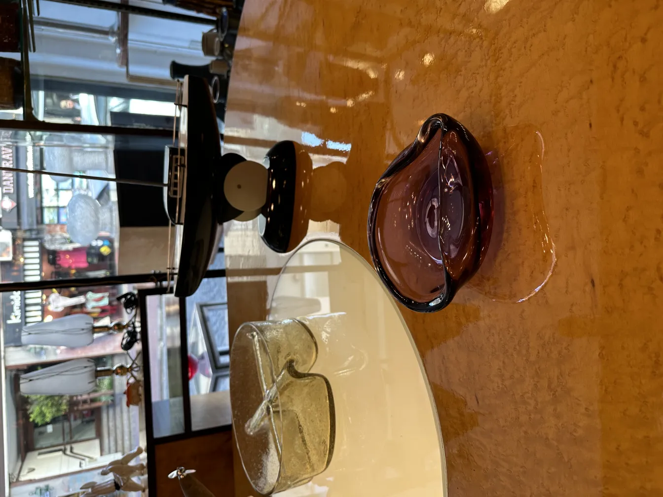 antiga peça decorativa de cristal de murano em tons de roxo e transparente