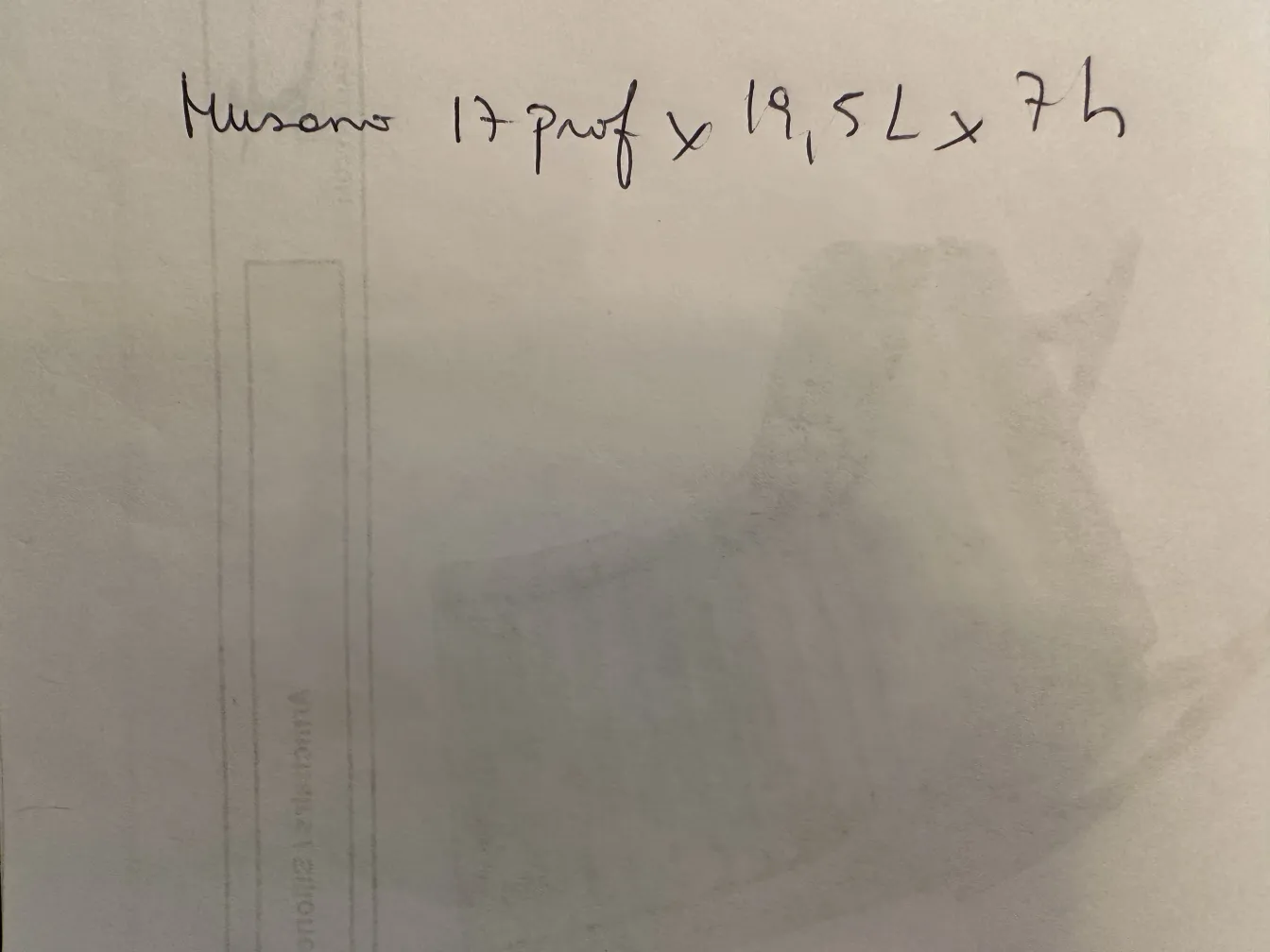 تحفة من زجاج مورانو مع تصميم زخرفي استثنائي.