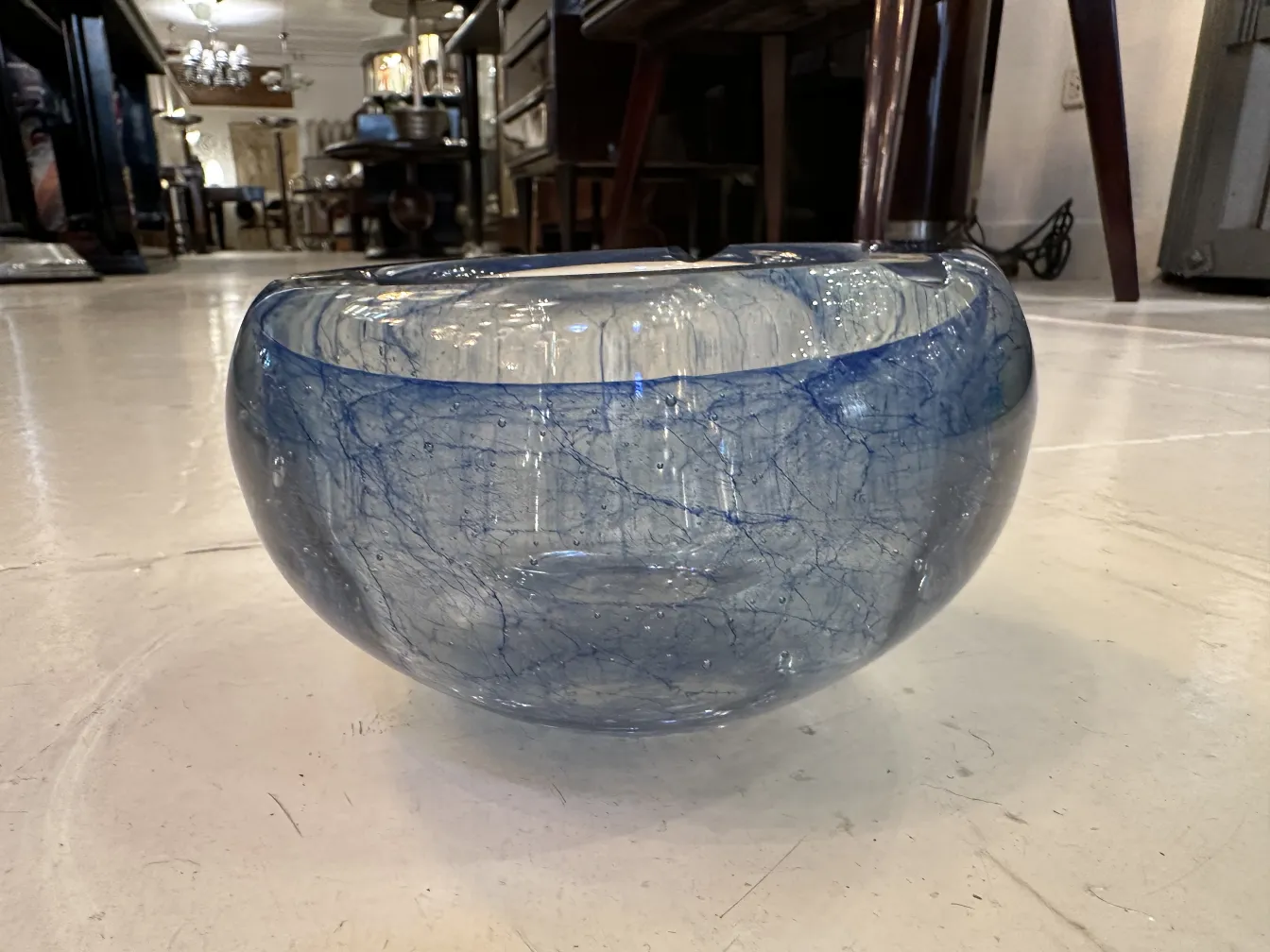 tazón antiguo de cristal de murano azul con vetas