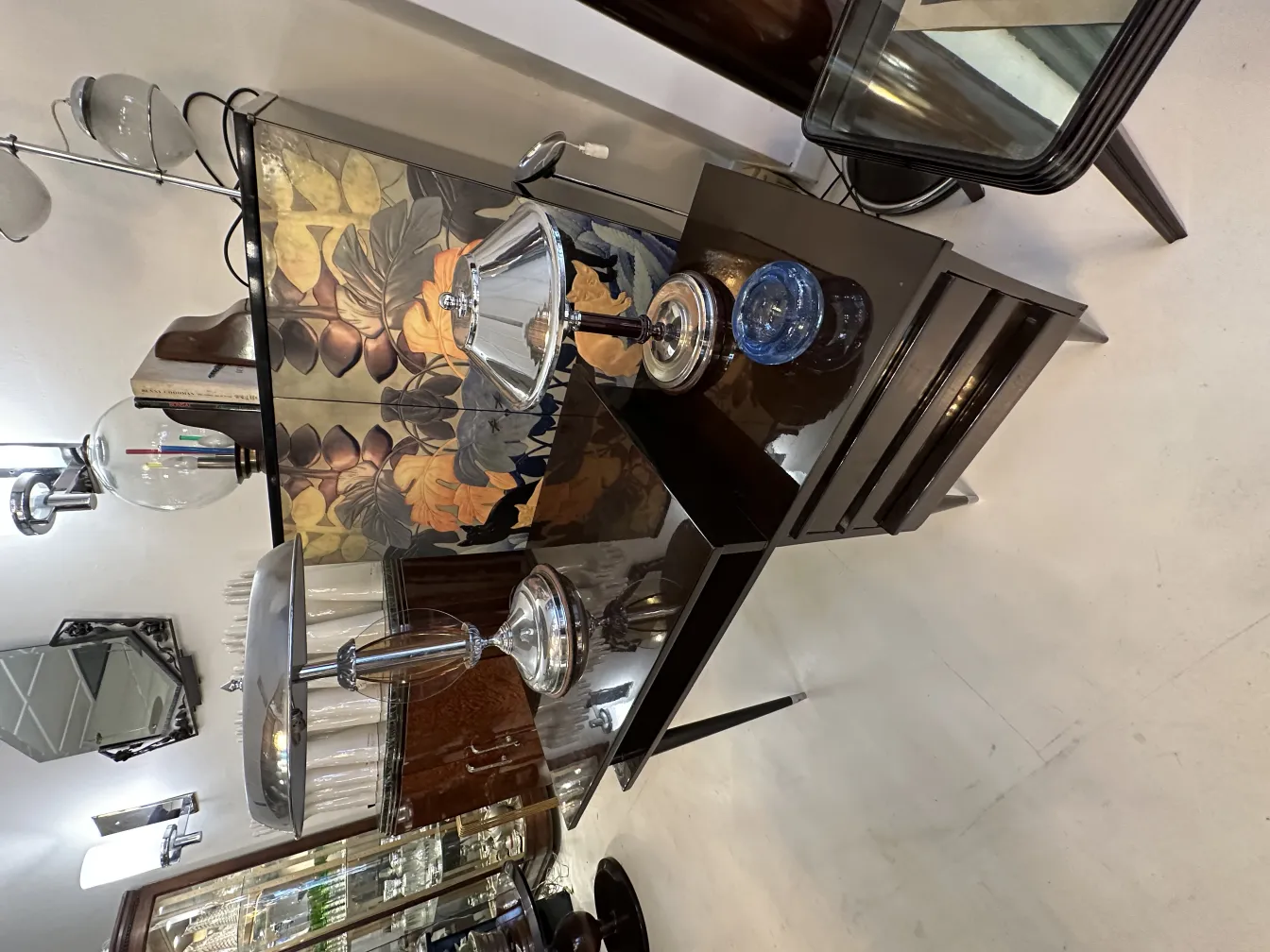 decorazione antica in vetro di murano in un ambiente elegante