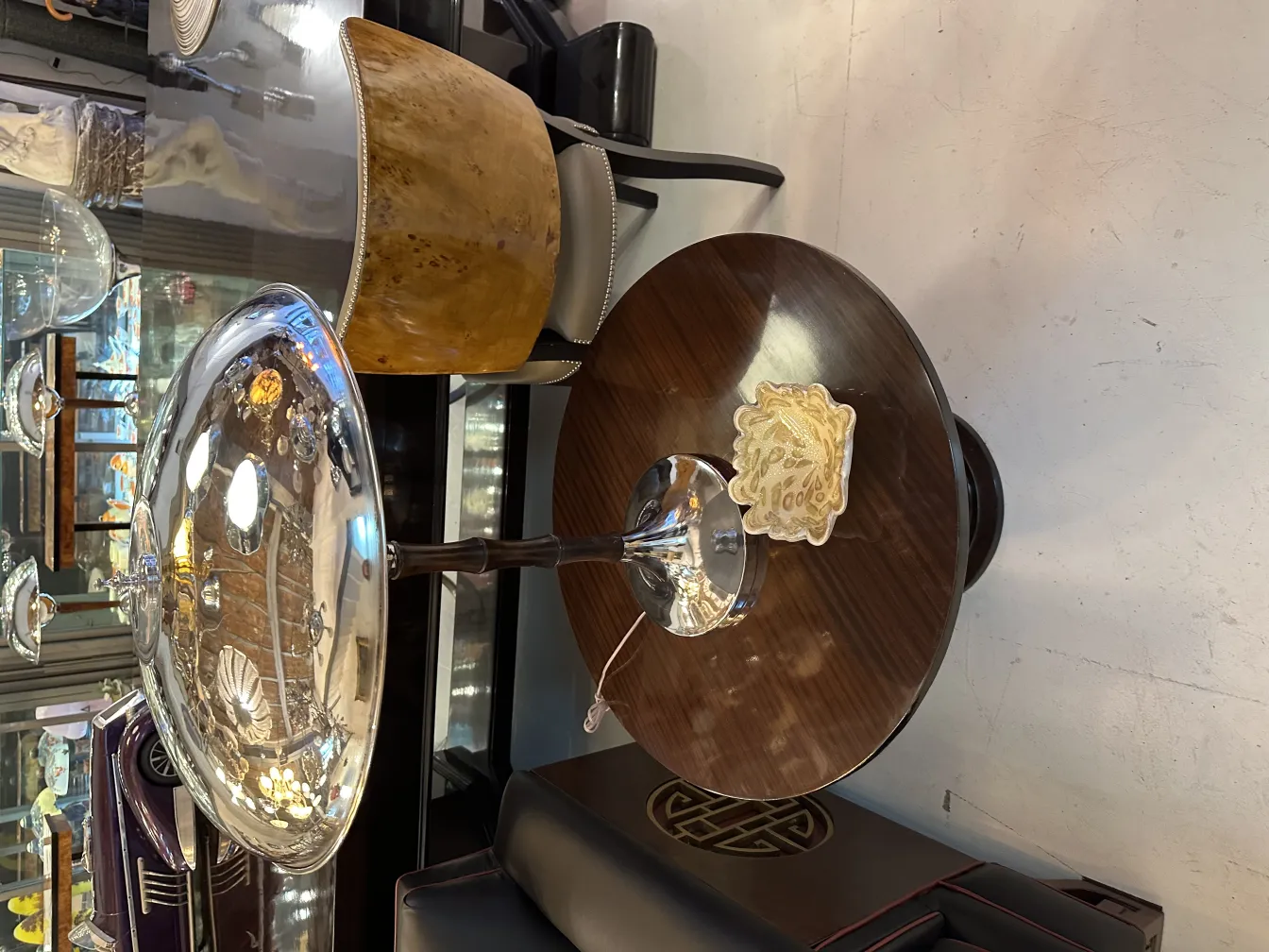 زجاج مورانو القديم مع تفاصيل الزخرفية والألوان الزاهية