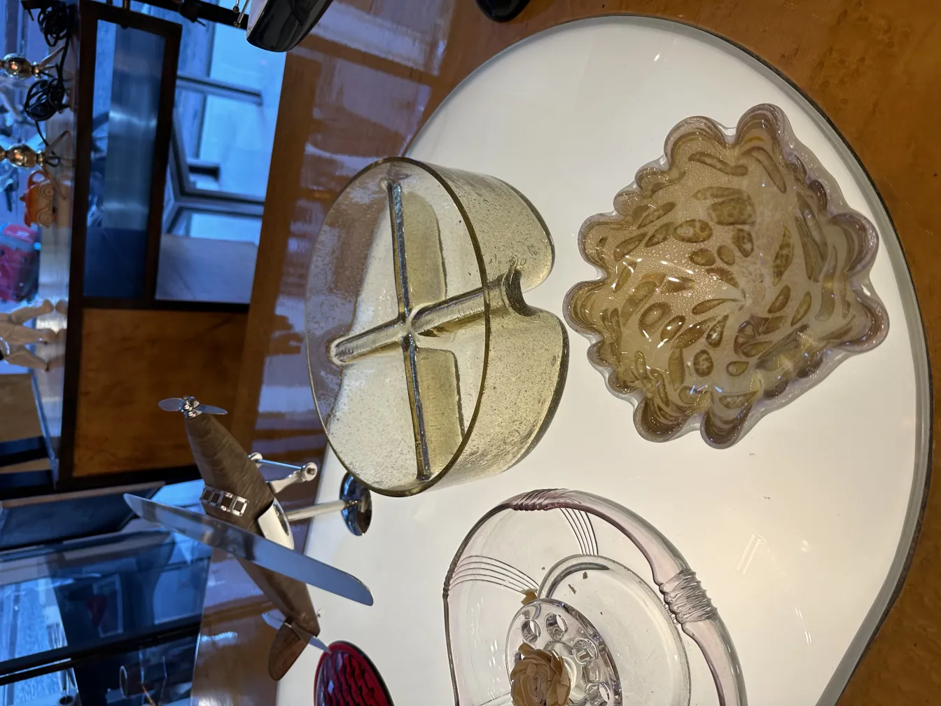 古董穆拉诺玻璃的金色装饰图案.