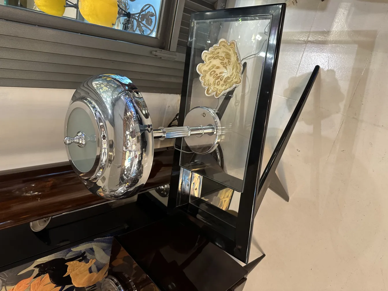 Vetro di Murano antico esposto in un ambiente elegante