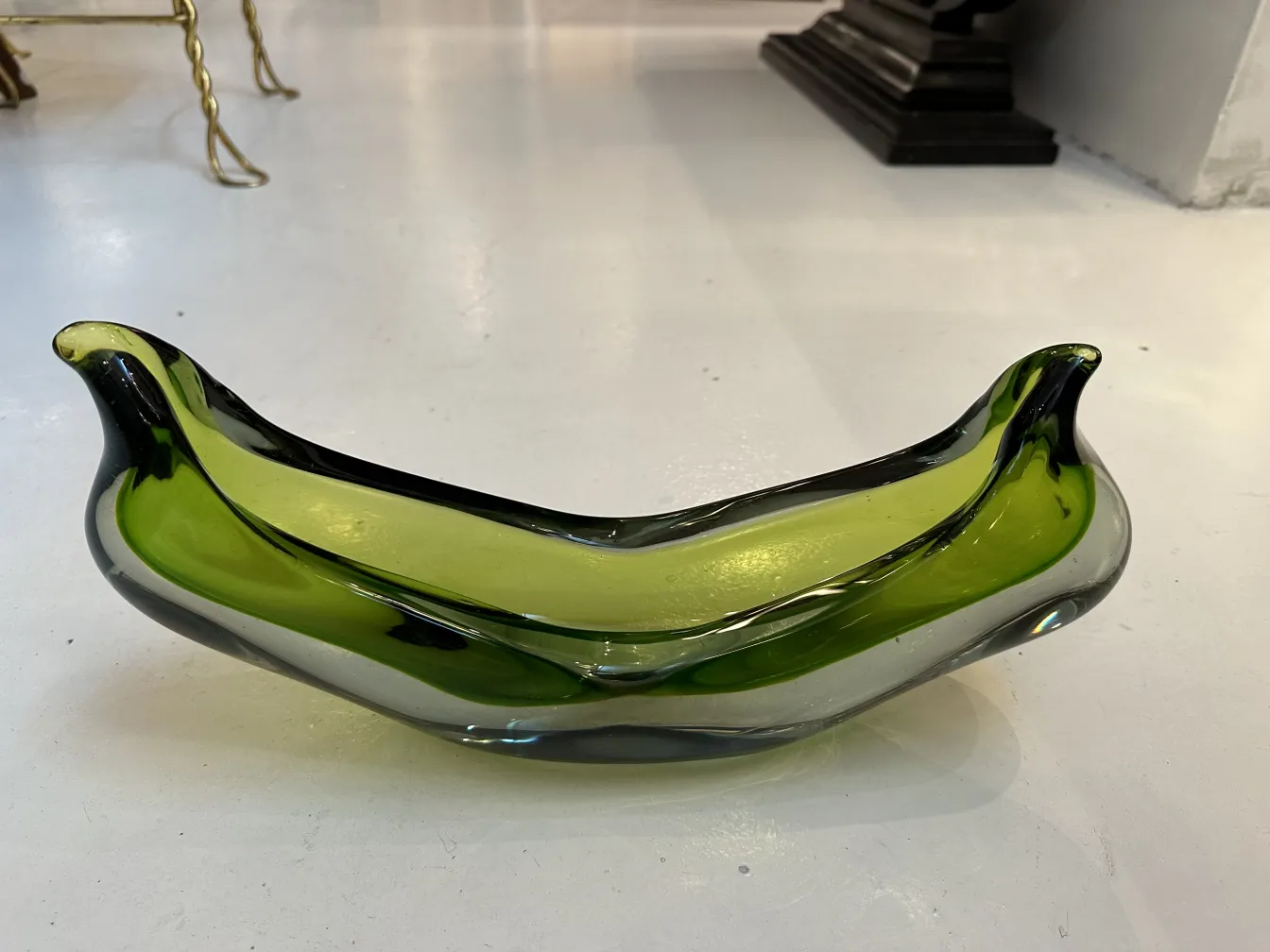 antica ciotola in vetro di murano verde e nero