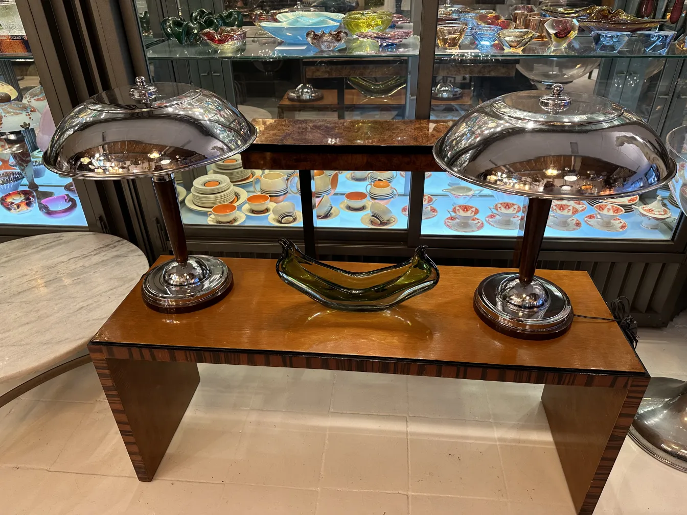 सजावटी पुराना मुरानो कांच, सुरुचिपूर्ण आकृतियों और हरे रंग में