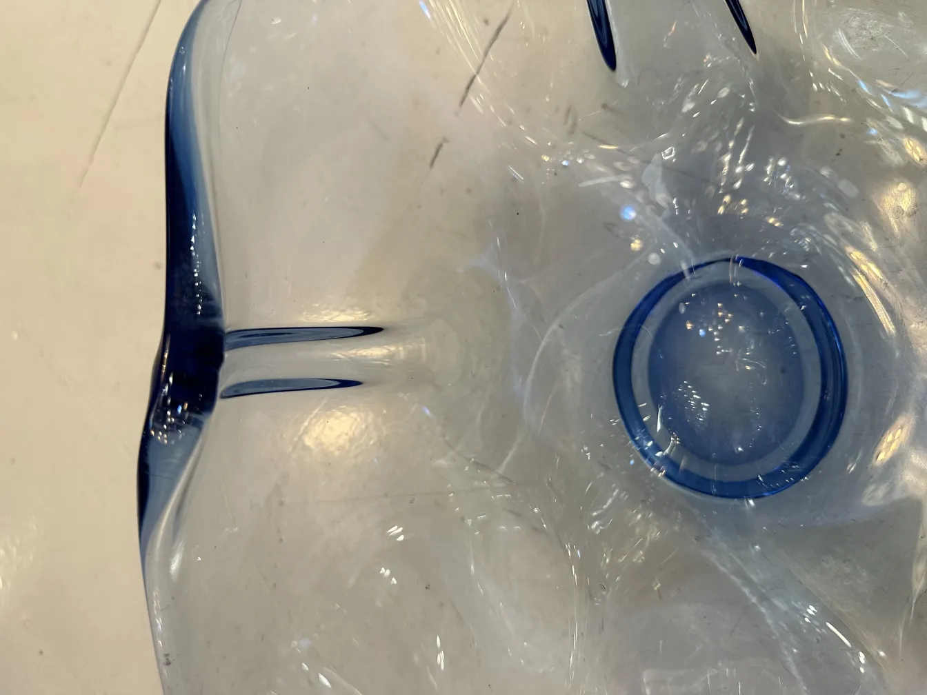 pièce décorative antique en cristal de murano avec accents bleus