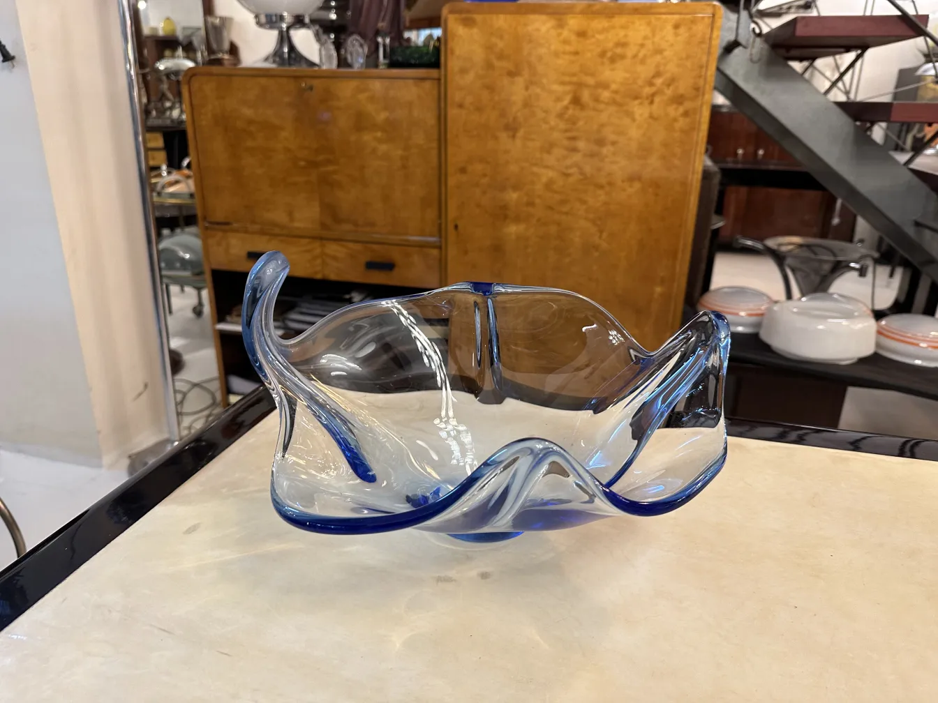 Bowl de cristal de Murano azul com formas únicas