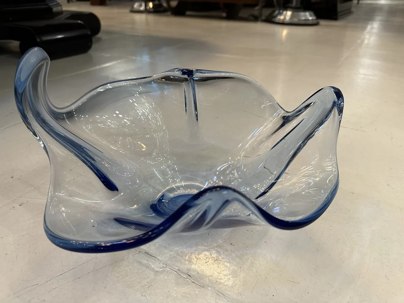 pièce ancienne spectaculaire en cristal de murano avec des teintes bleues