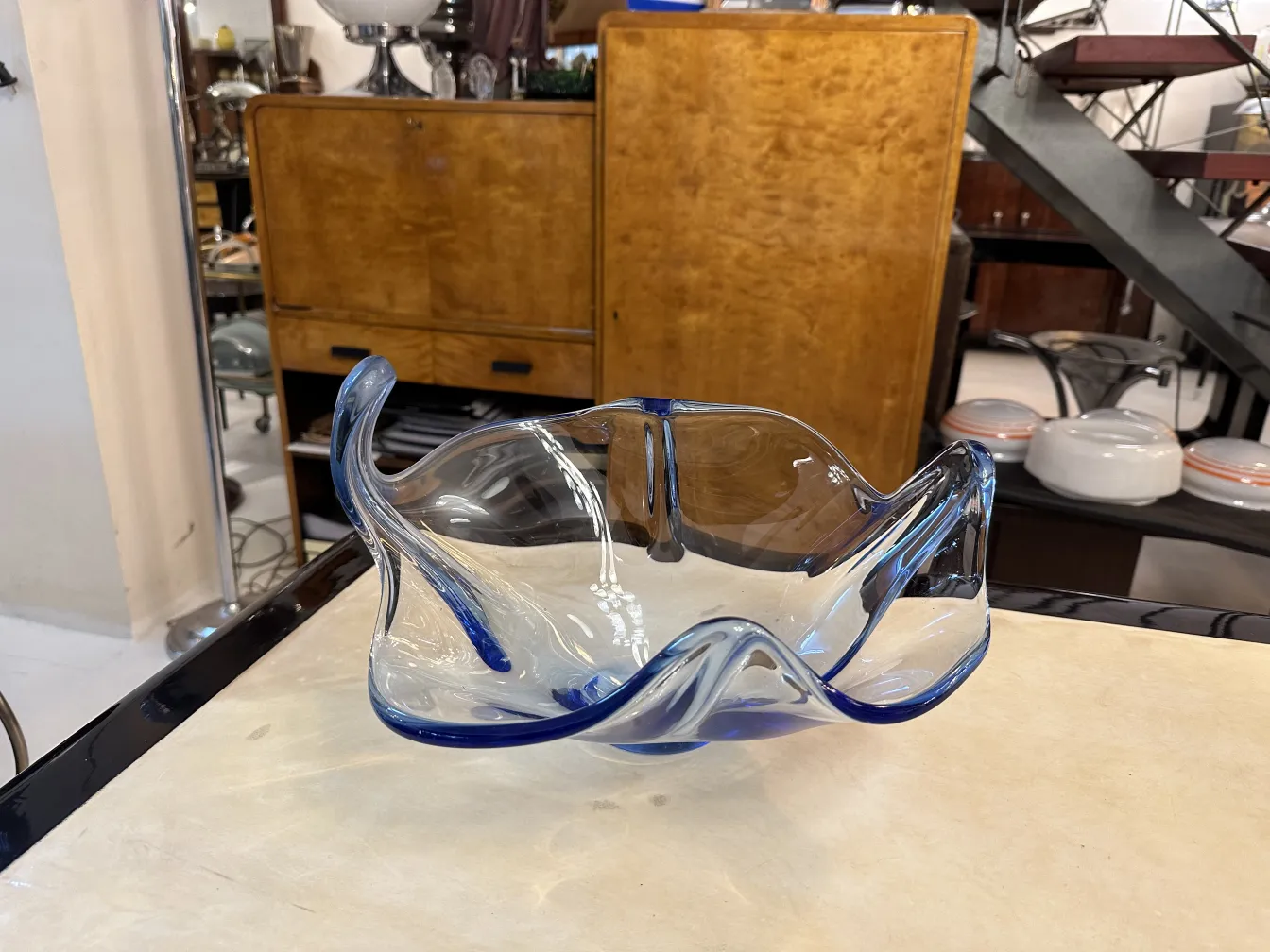 cristal de murano azul com formas onduladas