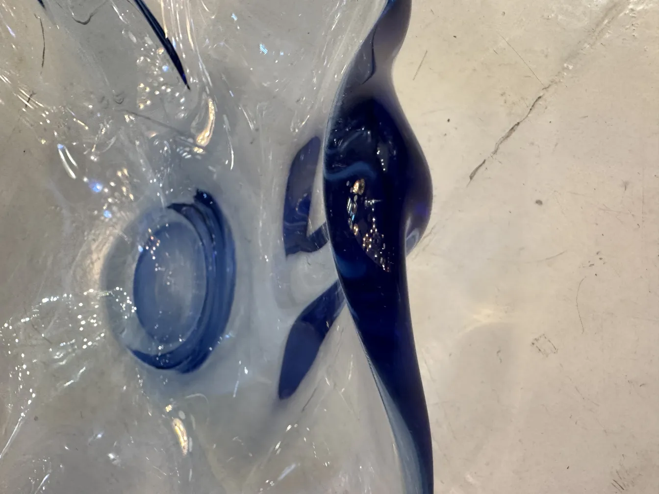 Cristal de Murano antiguo azul en forma elegante