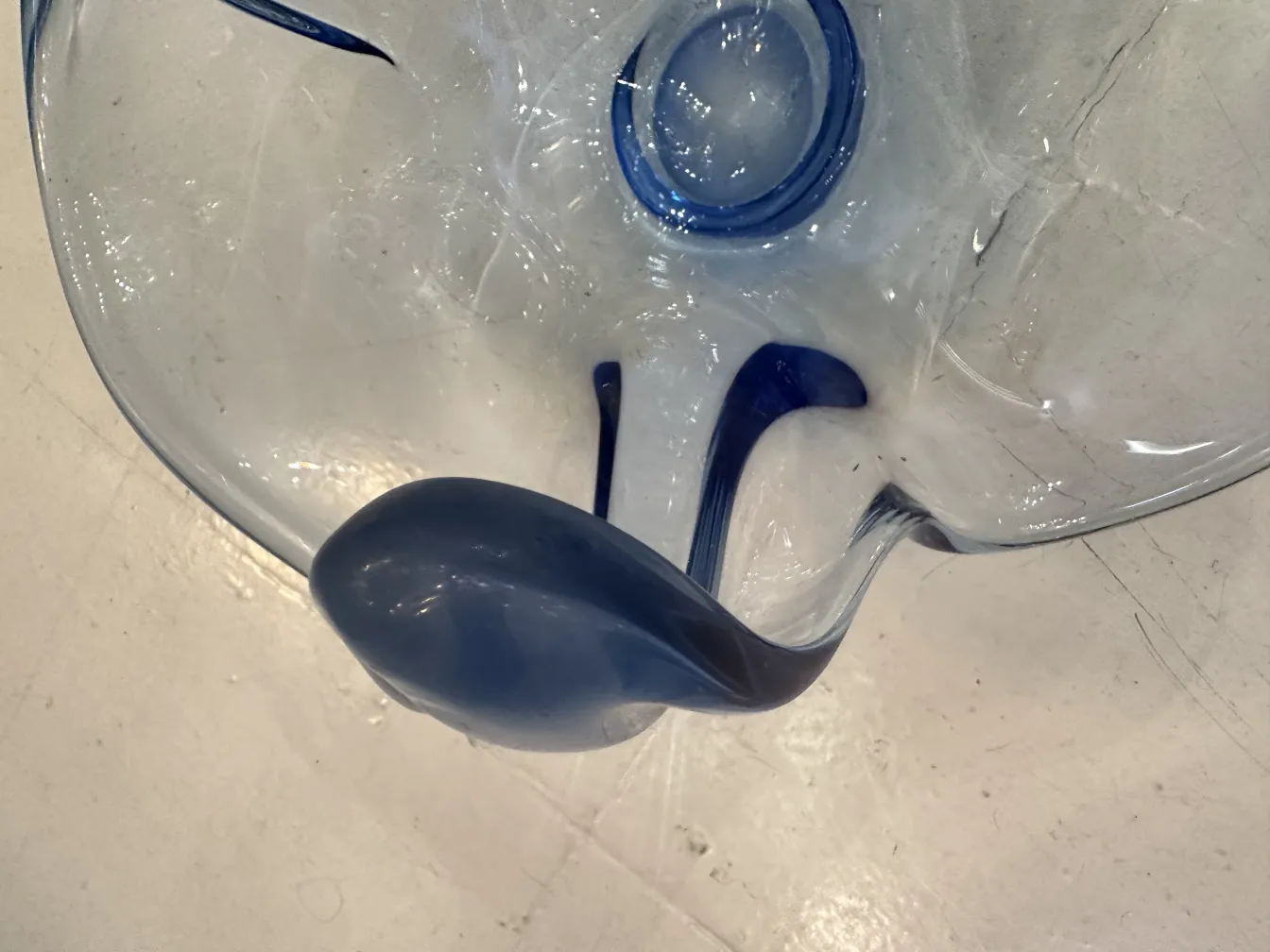 pieza antigua de cristal de murano con tonalidades azules