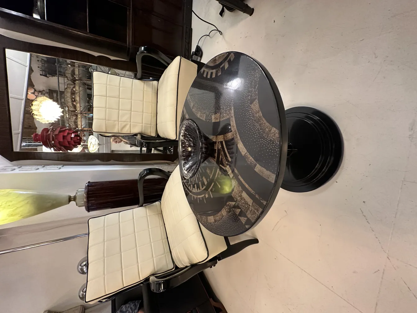 декоративное антикварное муранское стекло с уникальным дизайном в элегантной обстановке