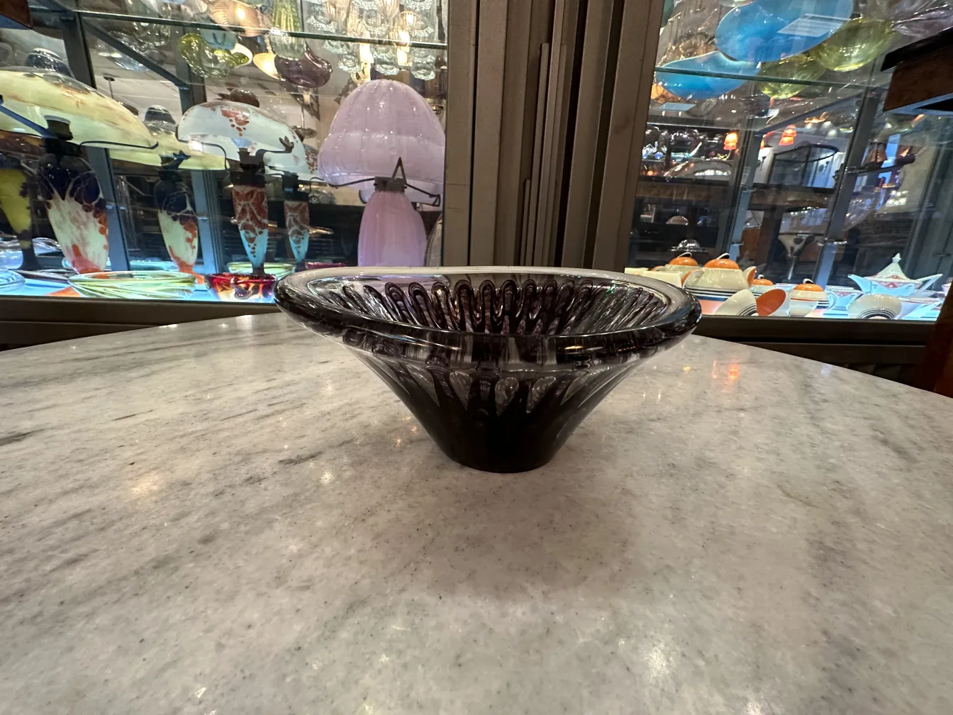 ancien bol en cristal de murano aux teintes sombres