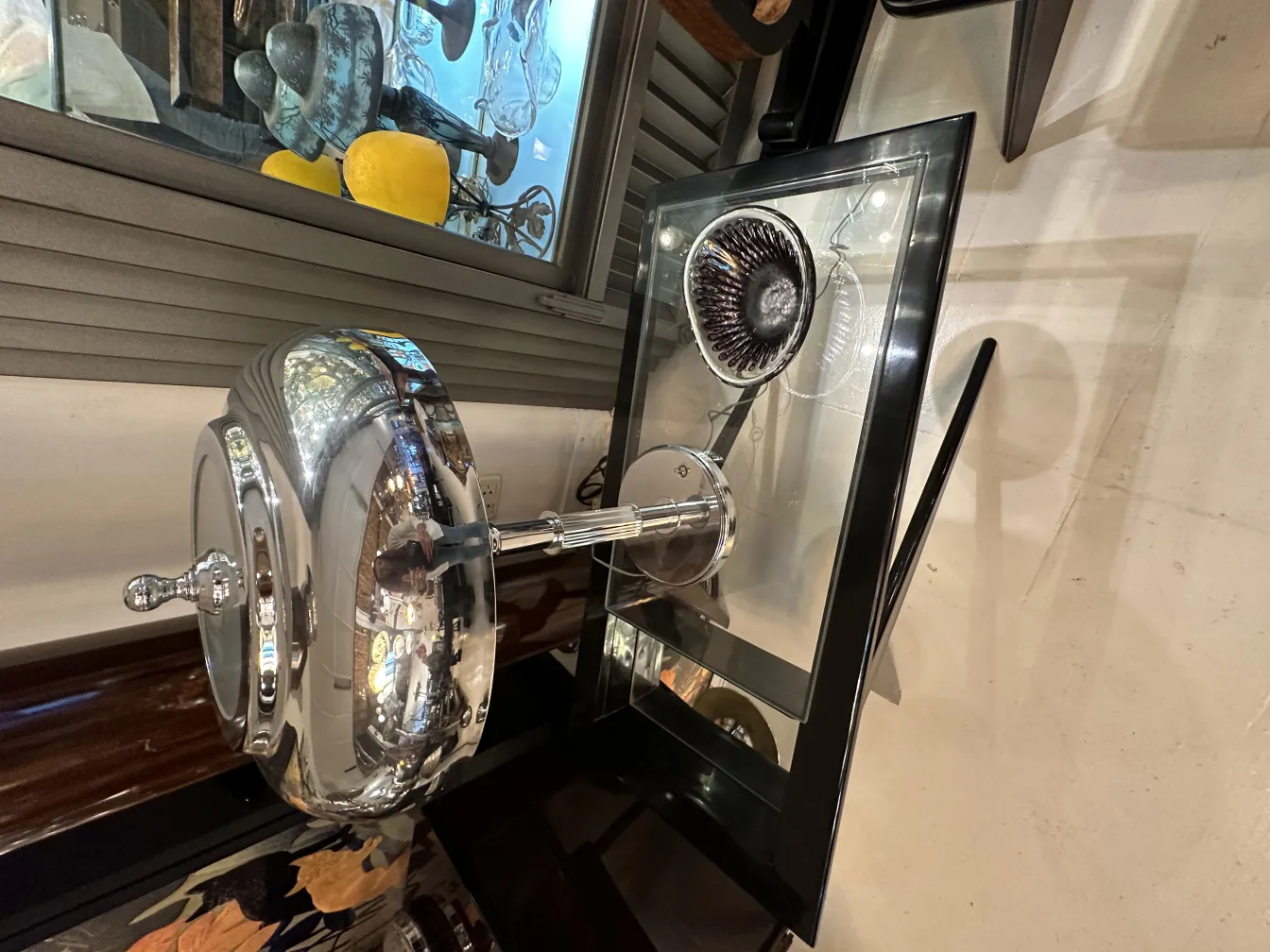 lindo cristal de murano antigo com design decorativo em um ambiente