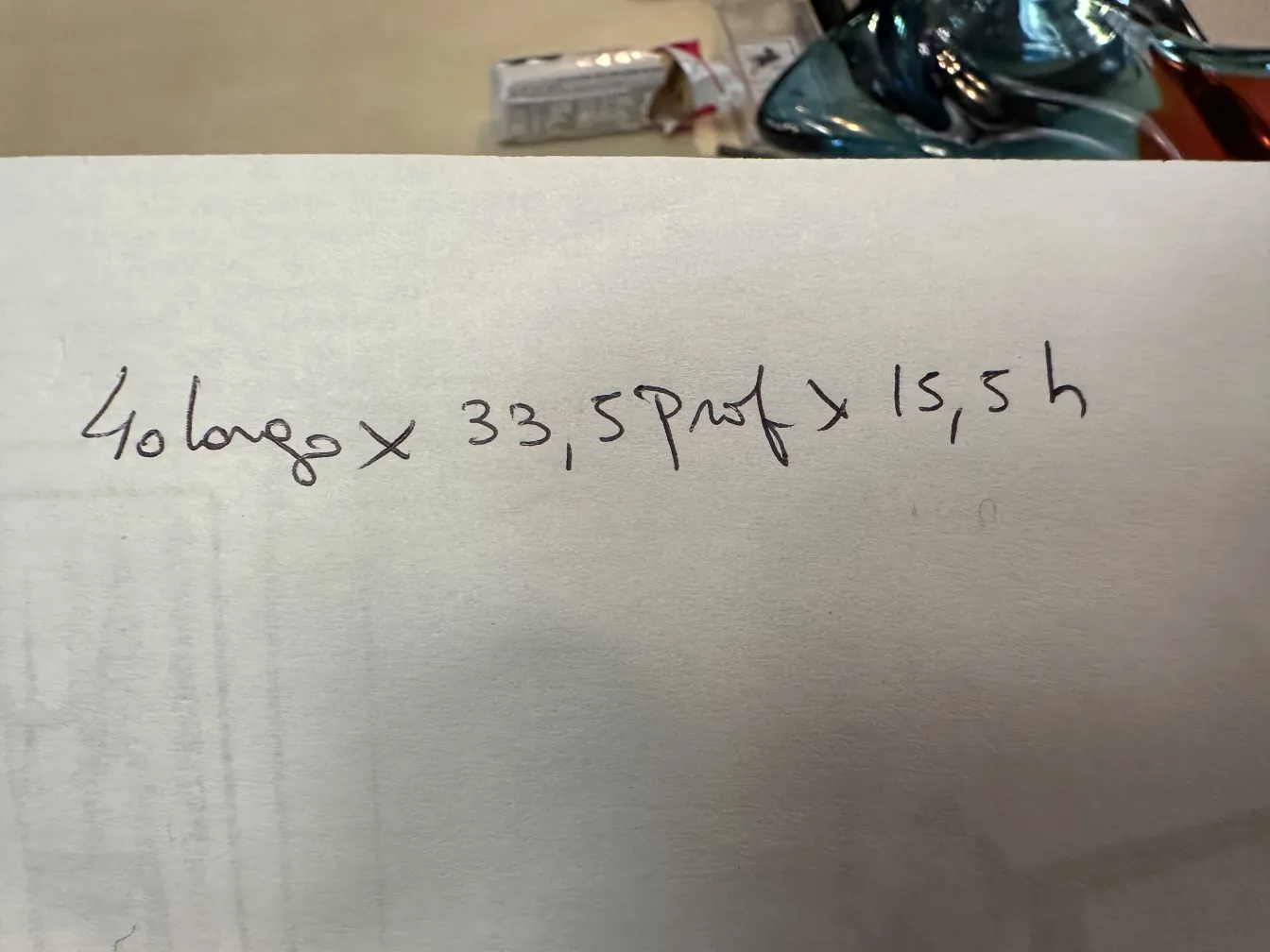 Cristal de Murano antigo com cores vibrantes e formas elegantes.