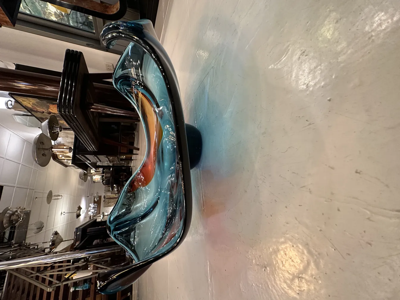 Decoração antiga de cristal de Murano em tons de azul e laranja