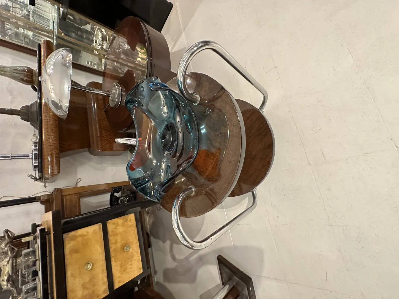 Antikes Murano-Glas in Blau mit fließenden Formen