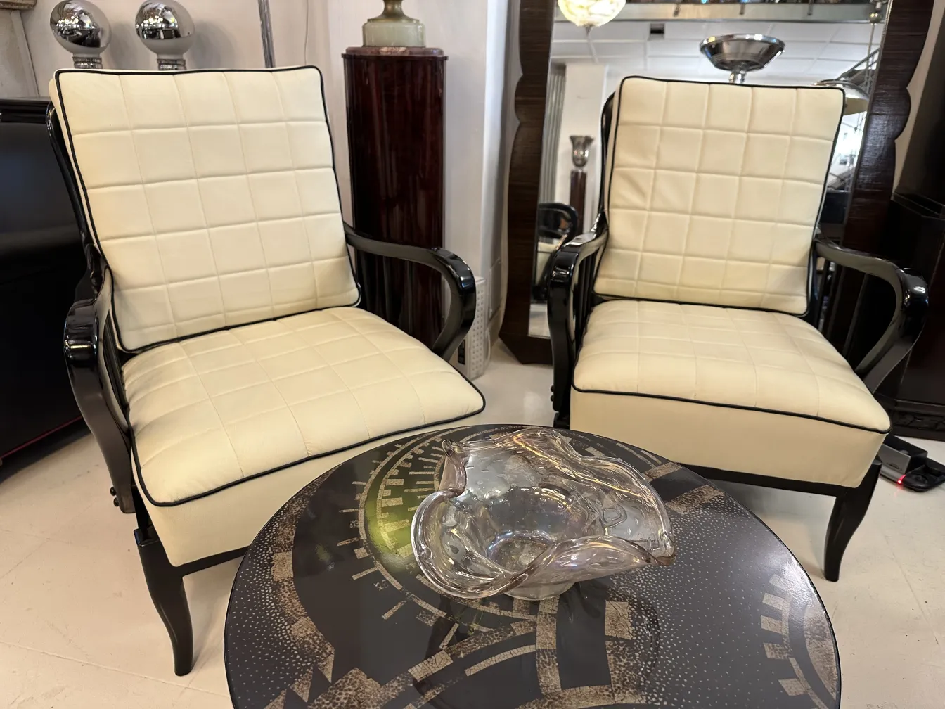 dekoratives antikes murano-glas mit eleganter form