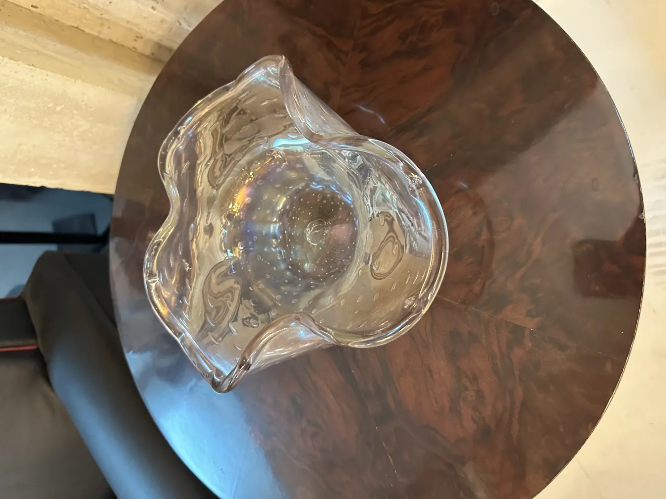 Belíssimo objeto decorativo de cristal de Murano com formato ondulado