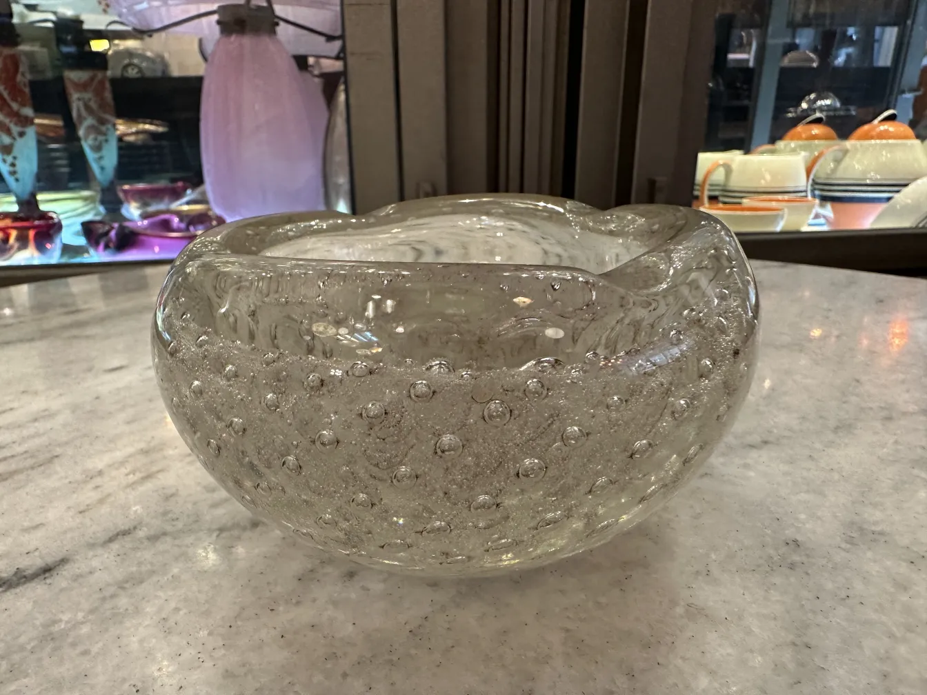 気泡のある古いムラーノガラスの装飾品