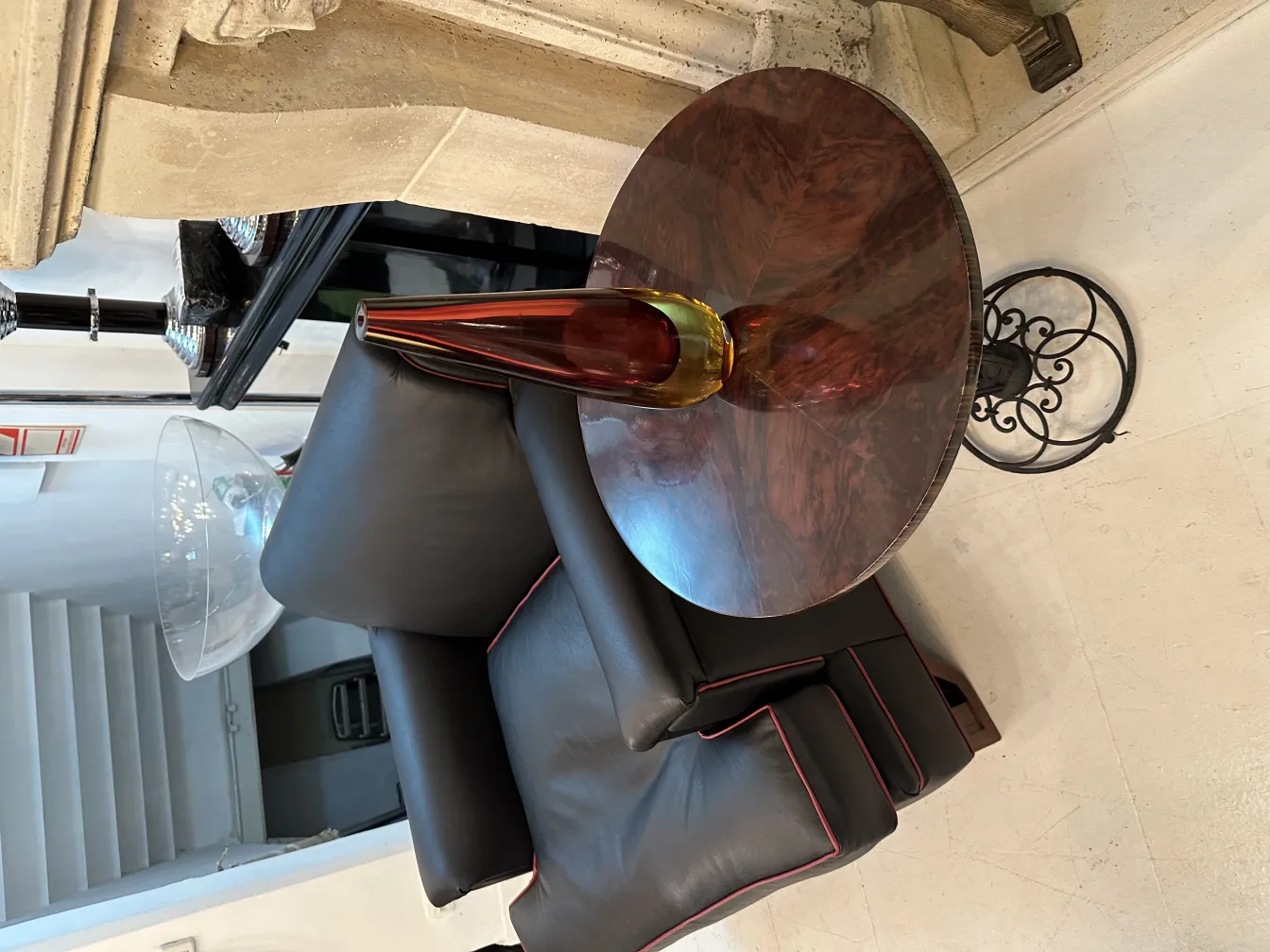 पुराना मुरानो कांच का फूलदान, गर्म रंगों के साथ