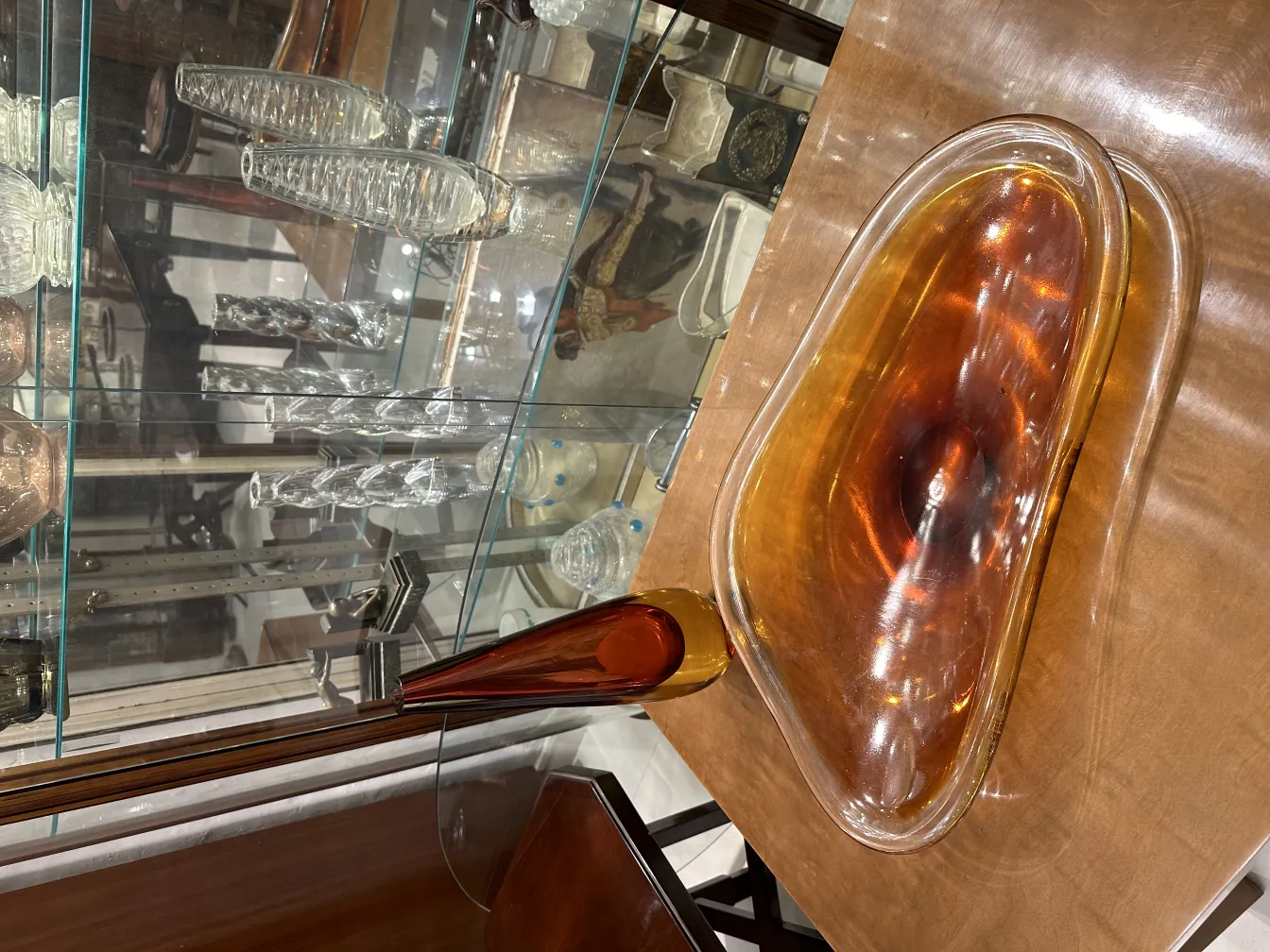 bowl de cristal de murano con tonalidades doradas y rojas