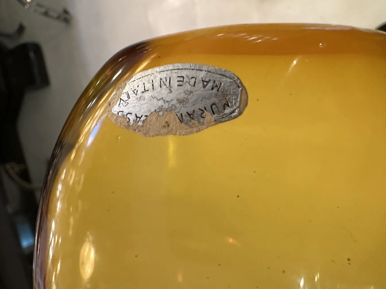 ancien cristal de murano jaunâtre avec étiquette