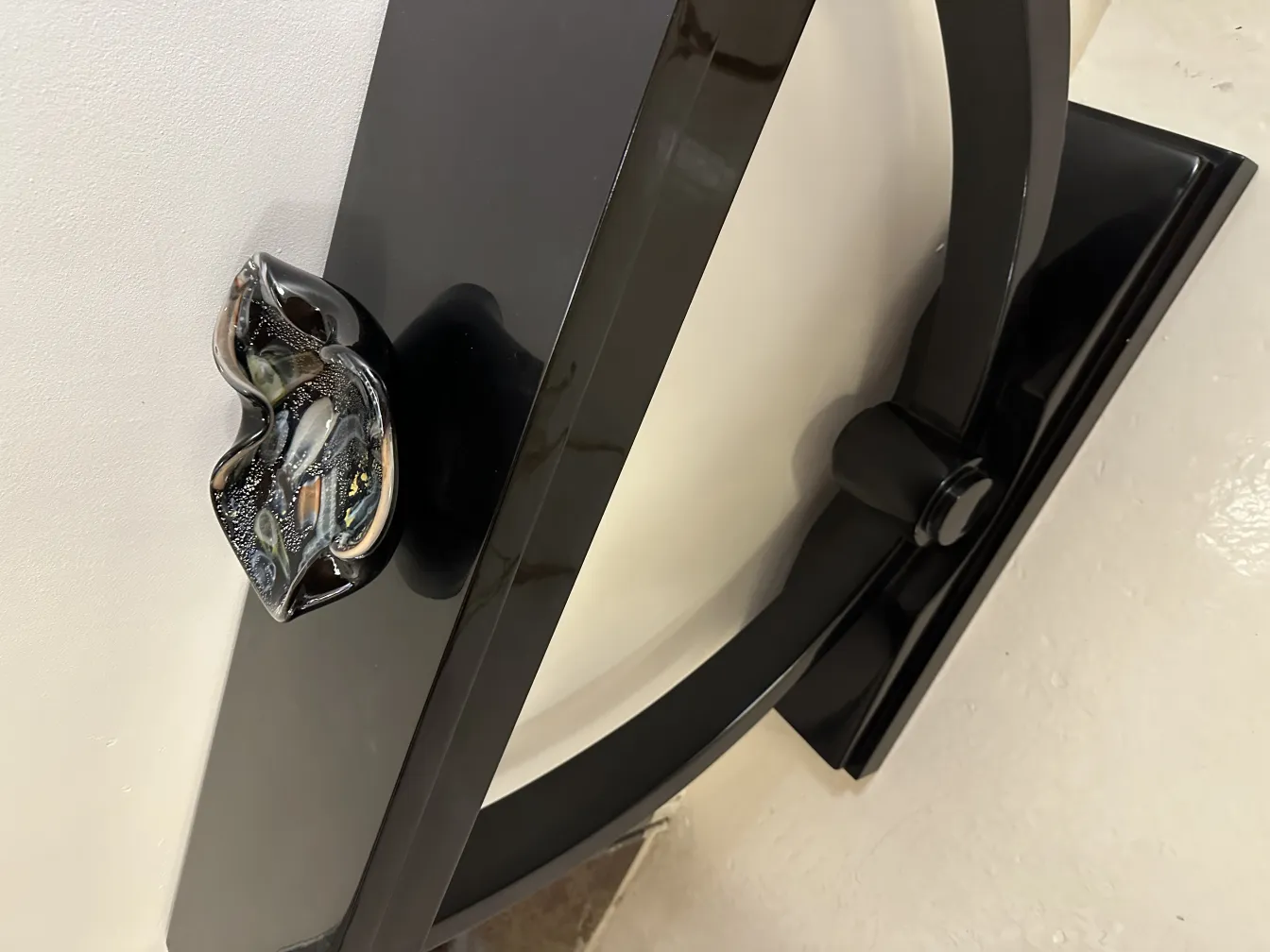 प्राचीन मुरानो कांच तरंगाकार आकार और नरम रंग