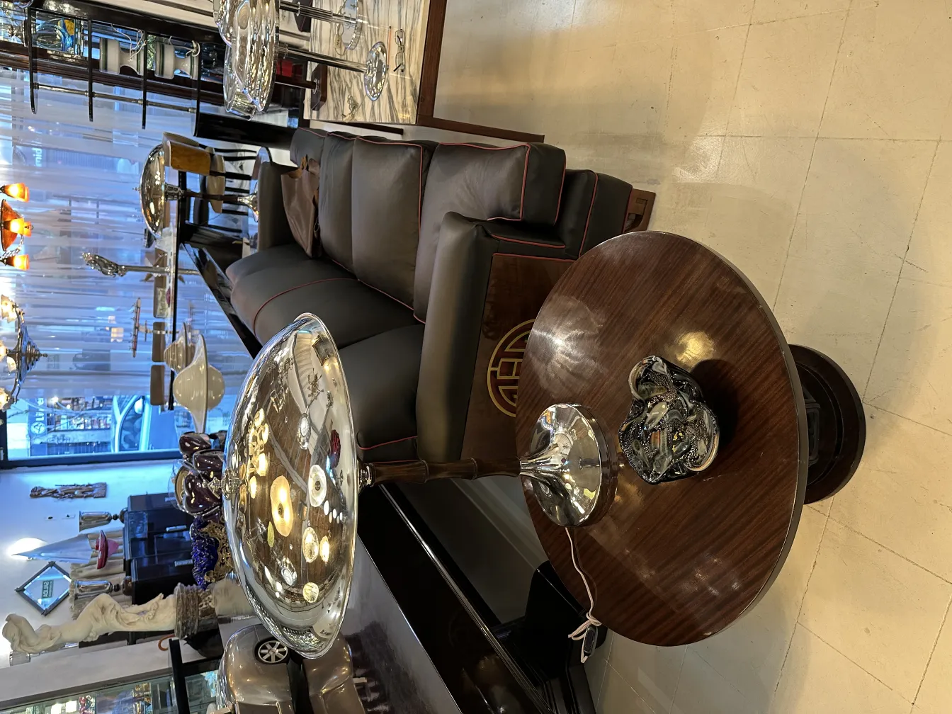 bello vetro di murano su tavolo decorativo